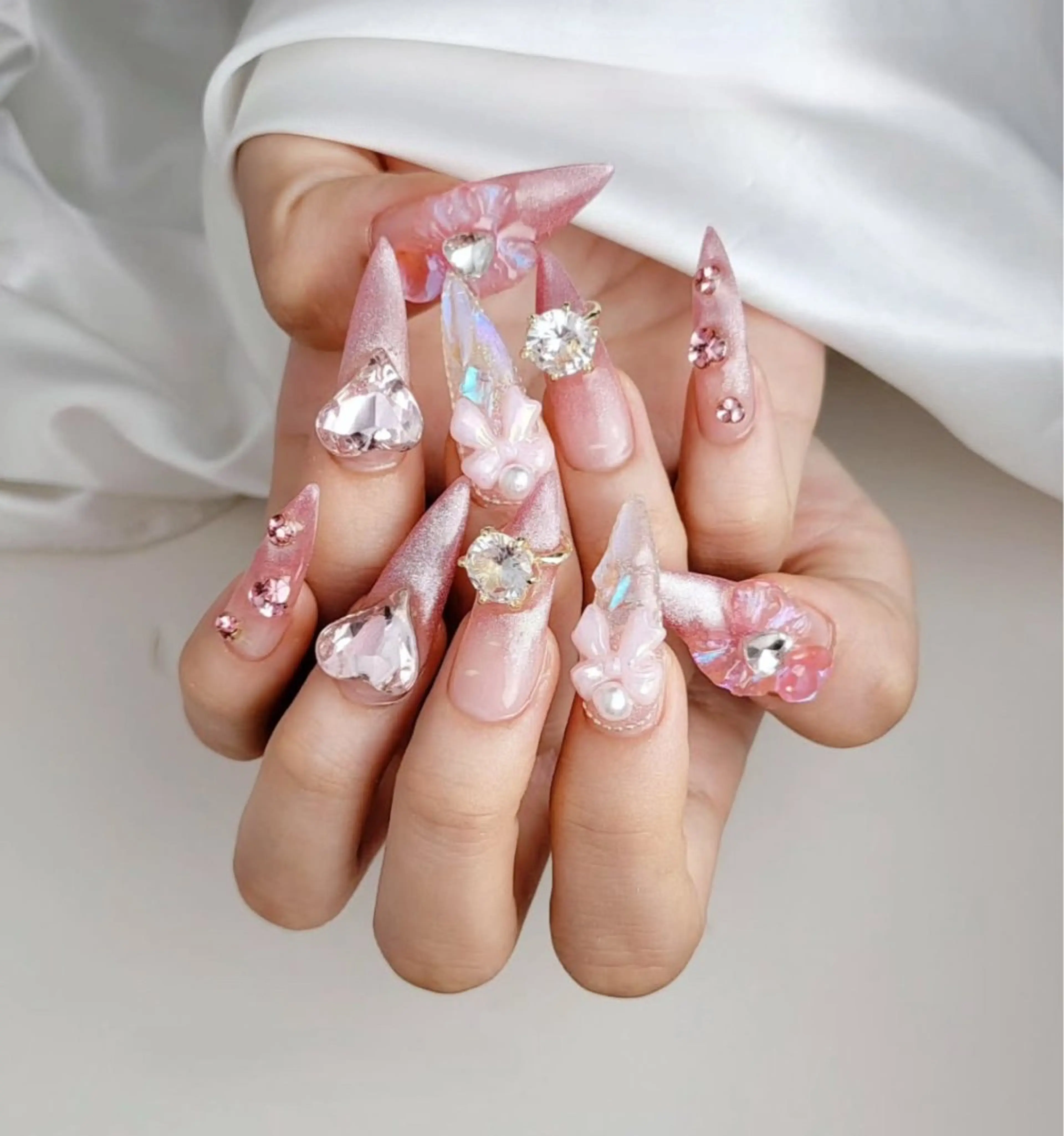 ネイル フラッシュネイル フレンチネイル グラデーション キラキラネイル 韓国ネイル ハンドネイル Lina nail所属・Luna 池袋のネイルデザイン