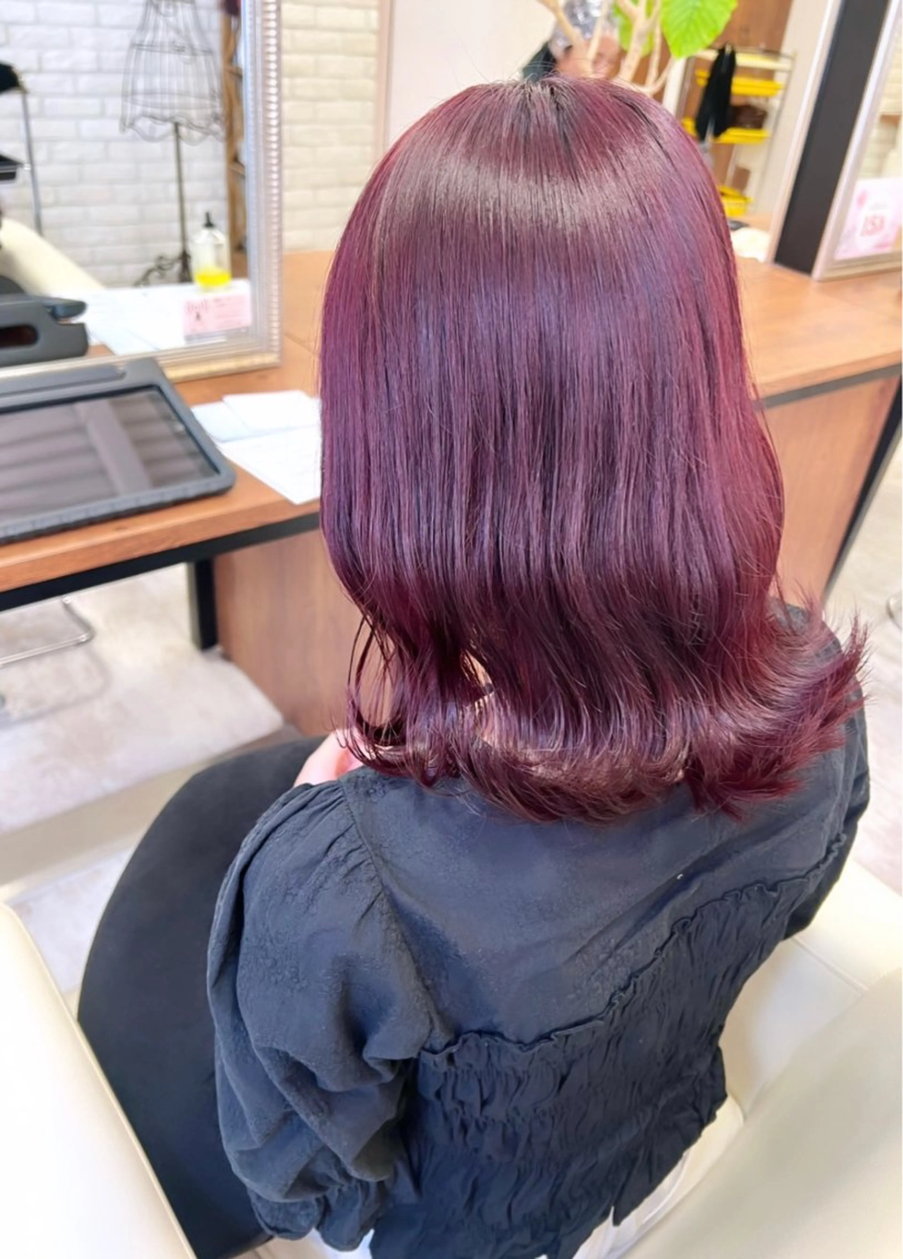 ミディアム カラー 🎀野崎 美玖𝜗𝜚˚⋆のヘアスタイル