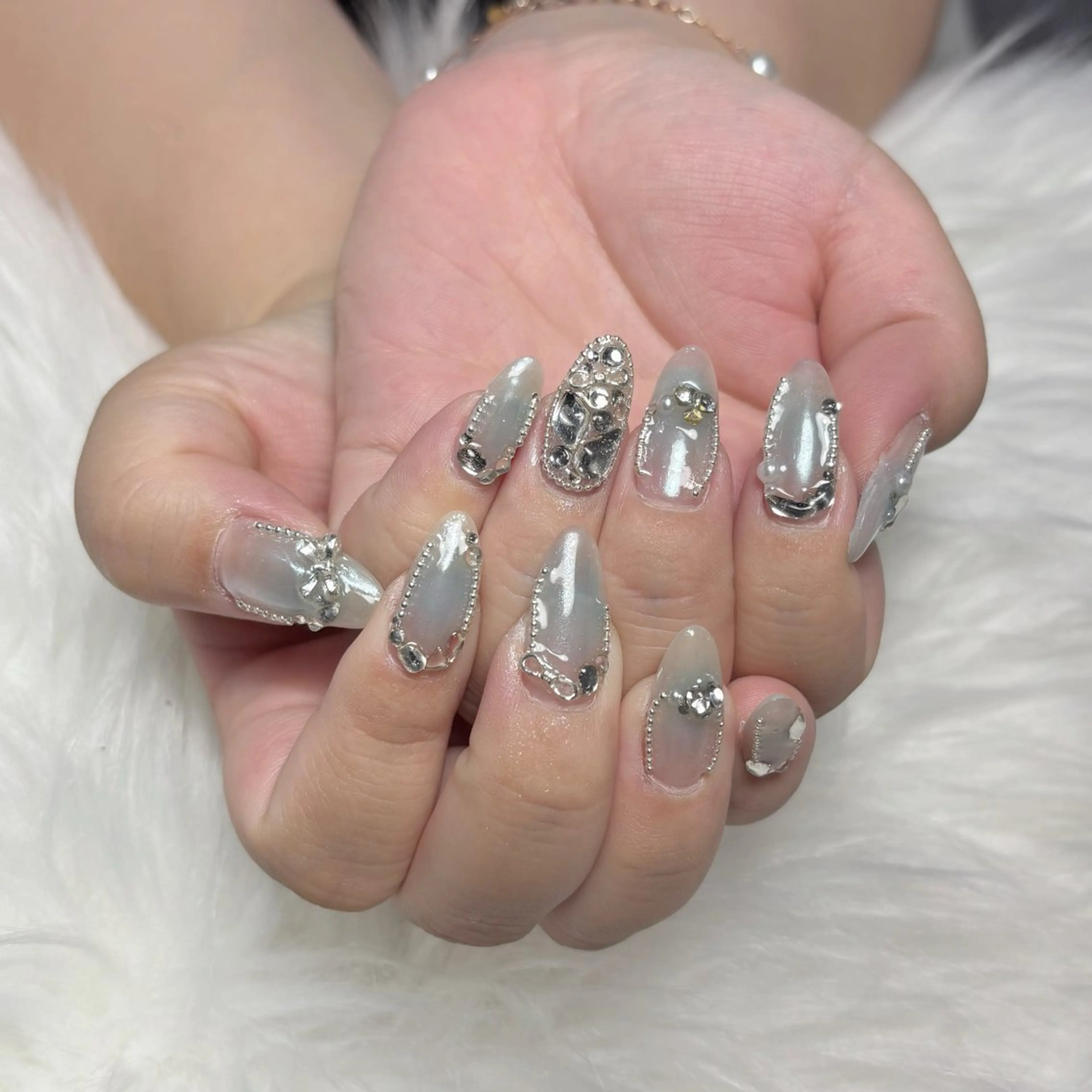 🦋持ち込みデザイン120分・無制限パーツ付け放題🦕【3週間以上経過・再来店様・長さ出しオフ・埋め尽くし】の写真