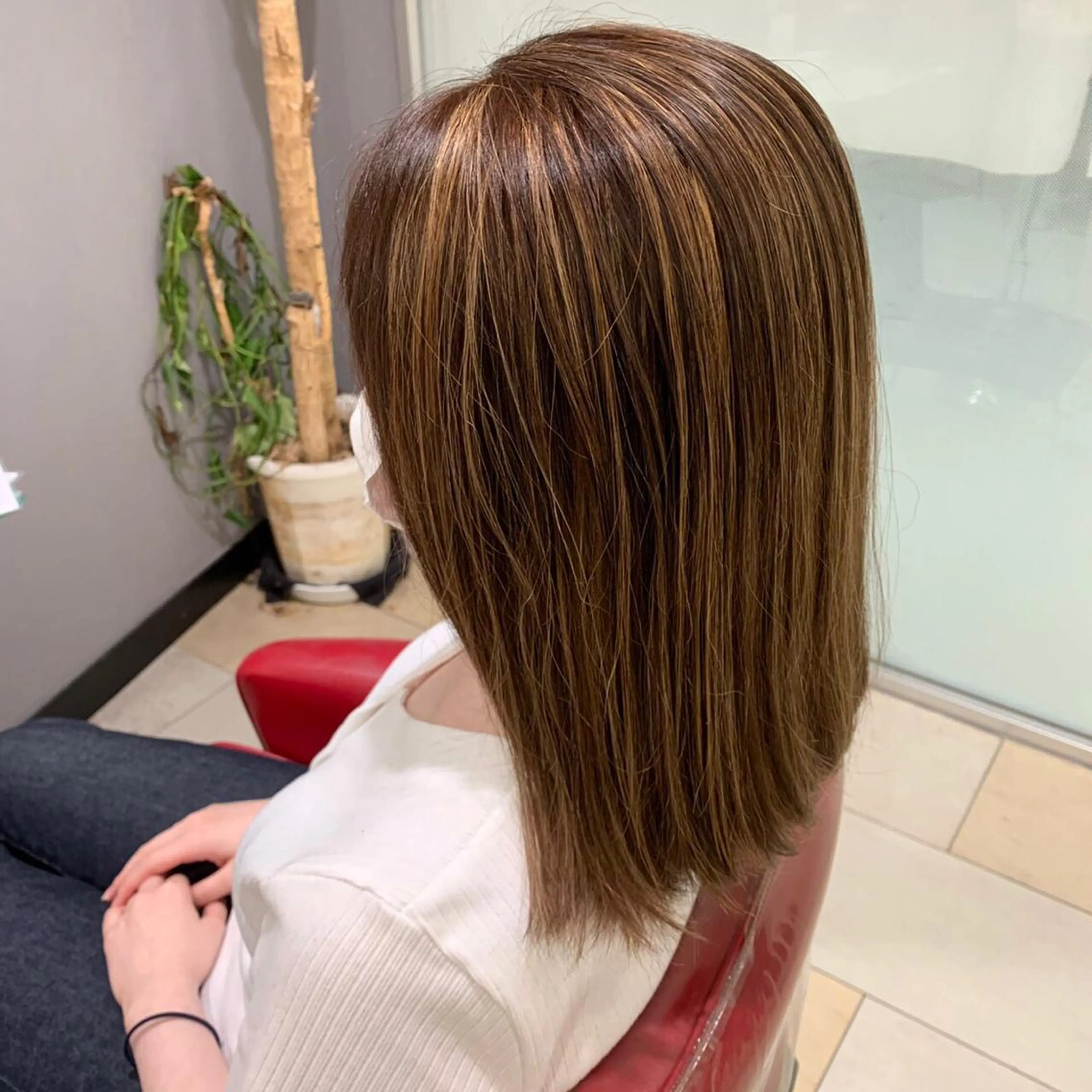 ミディアム カラー 有賀 佑葵のヘアスタイル