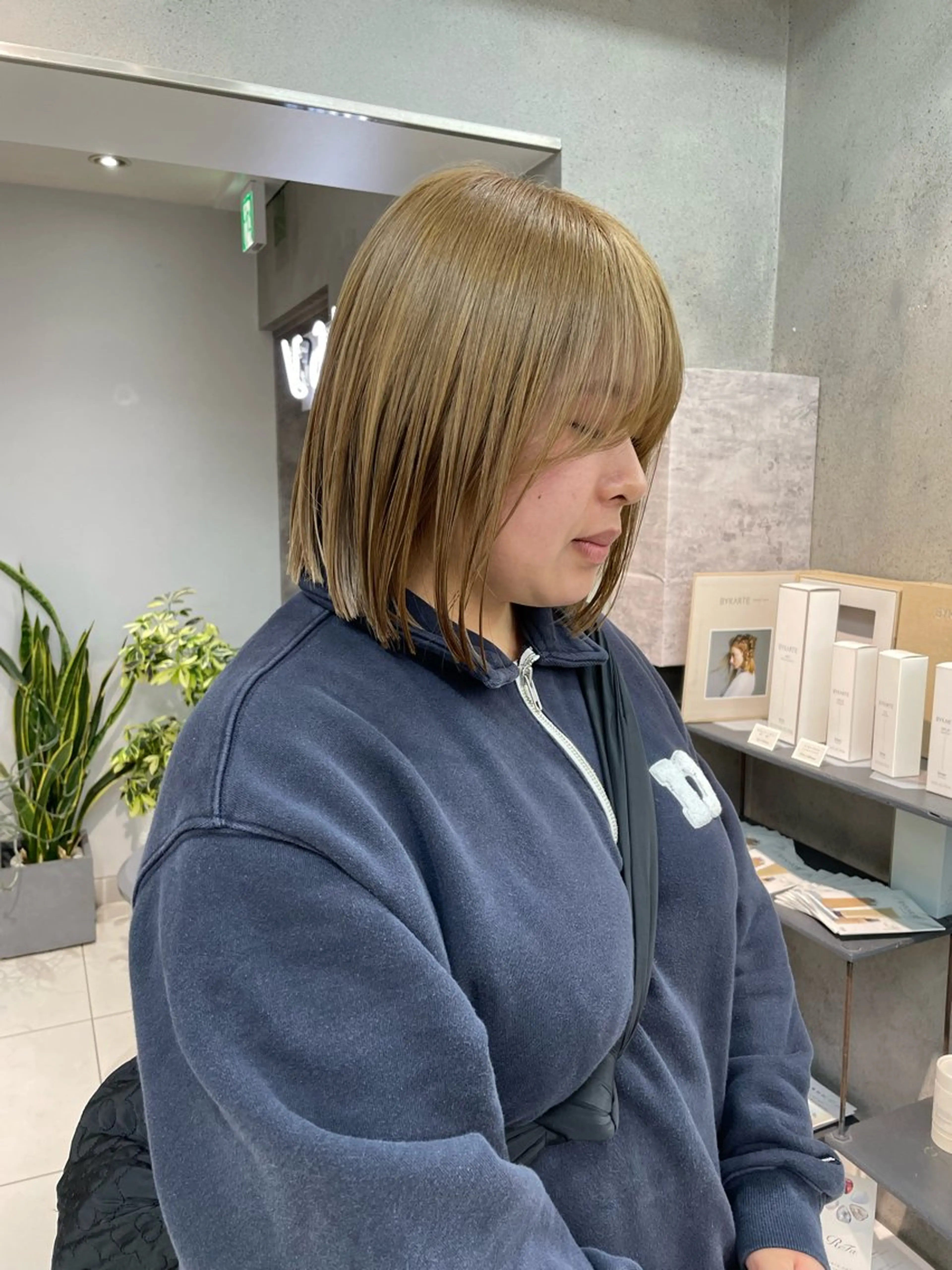 ショート カラー ヘアアレンジ ボブ/透明感ベージュ 🫧クルミ🌟のヘアスタイル