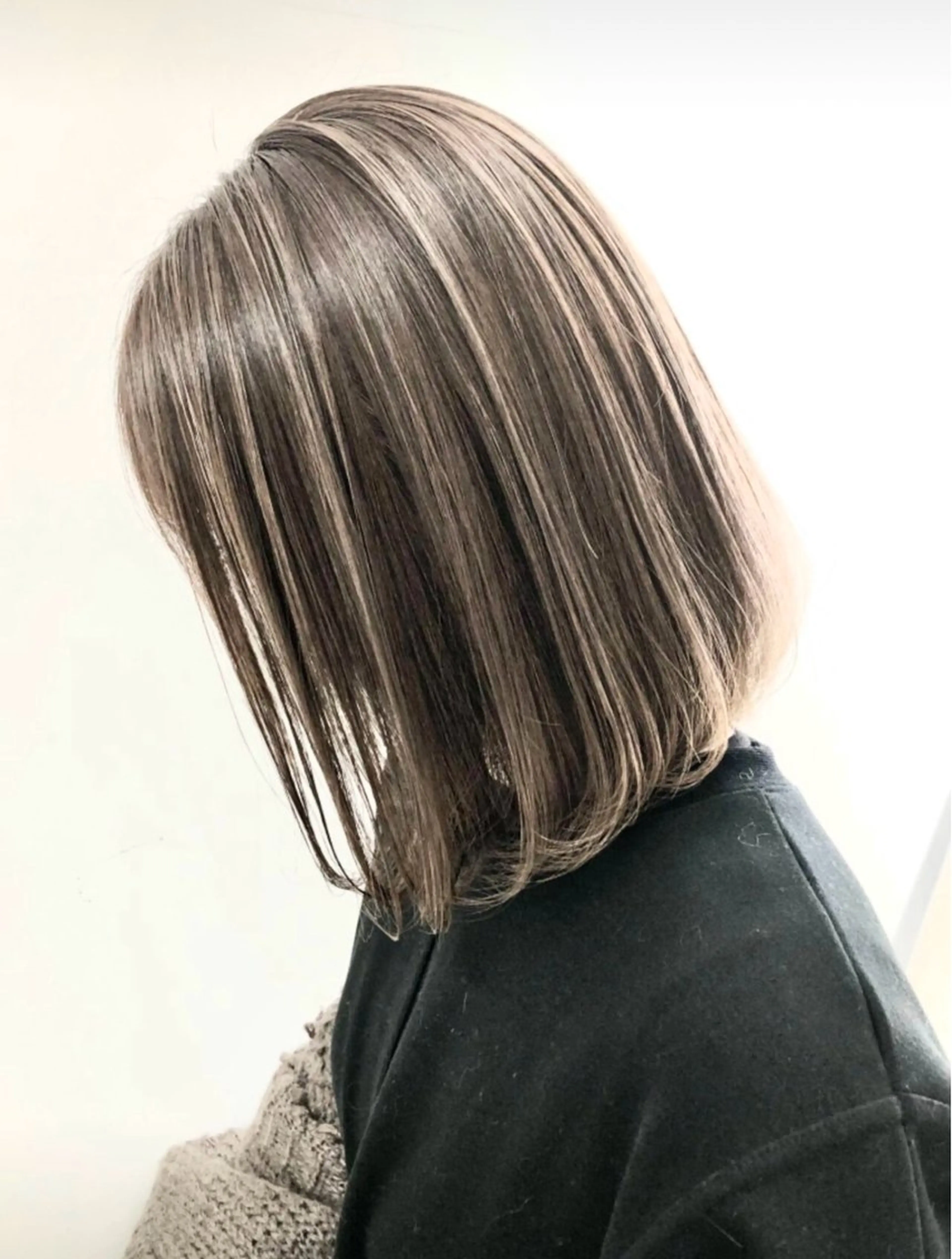 カット+ケアブリーチ+ナチュラルハイライトの写真