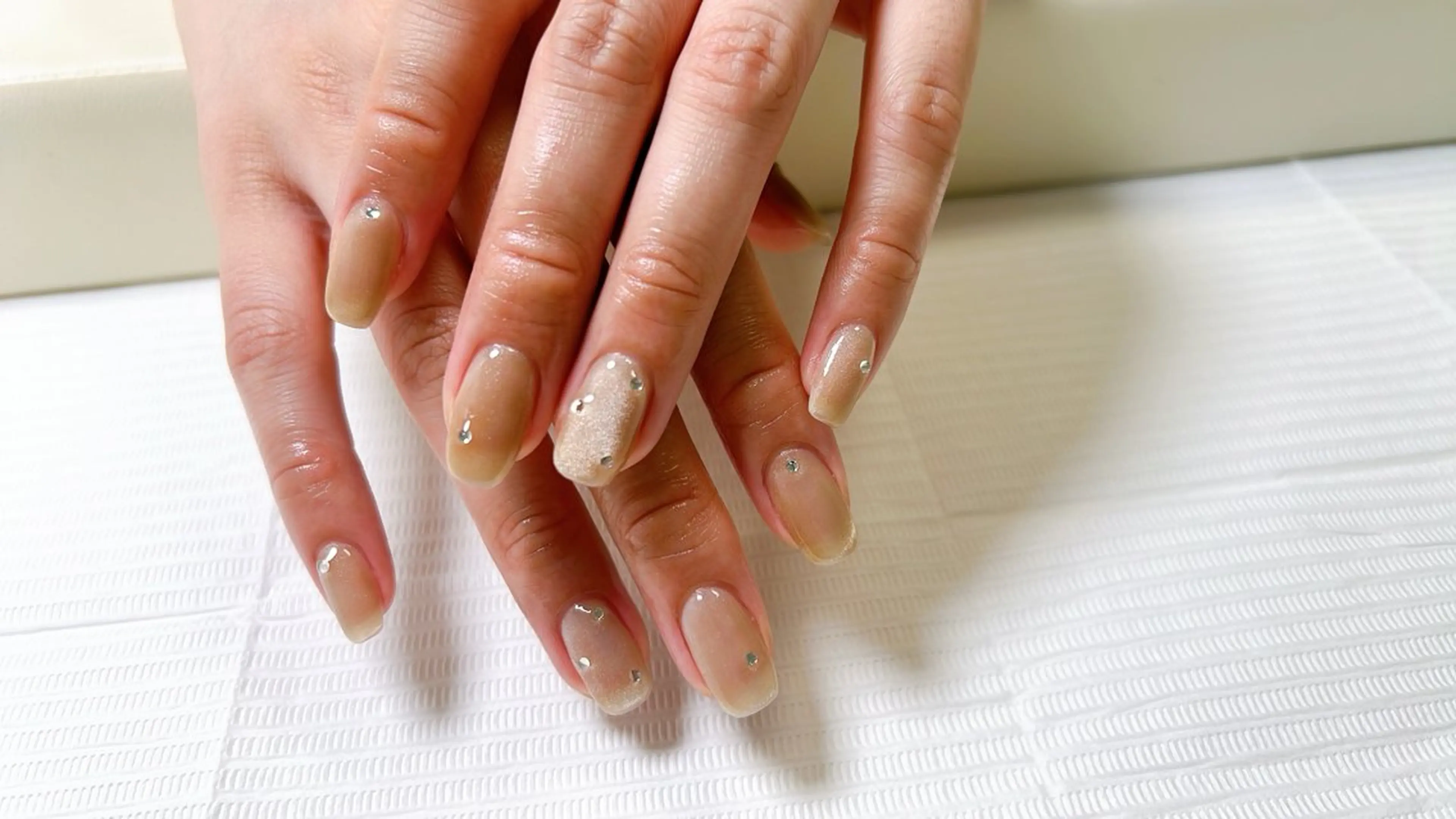 ネイル ストーンネイル Emma Nailのネイルデザイン