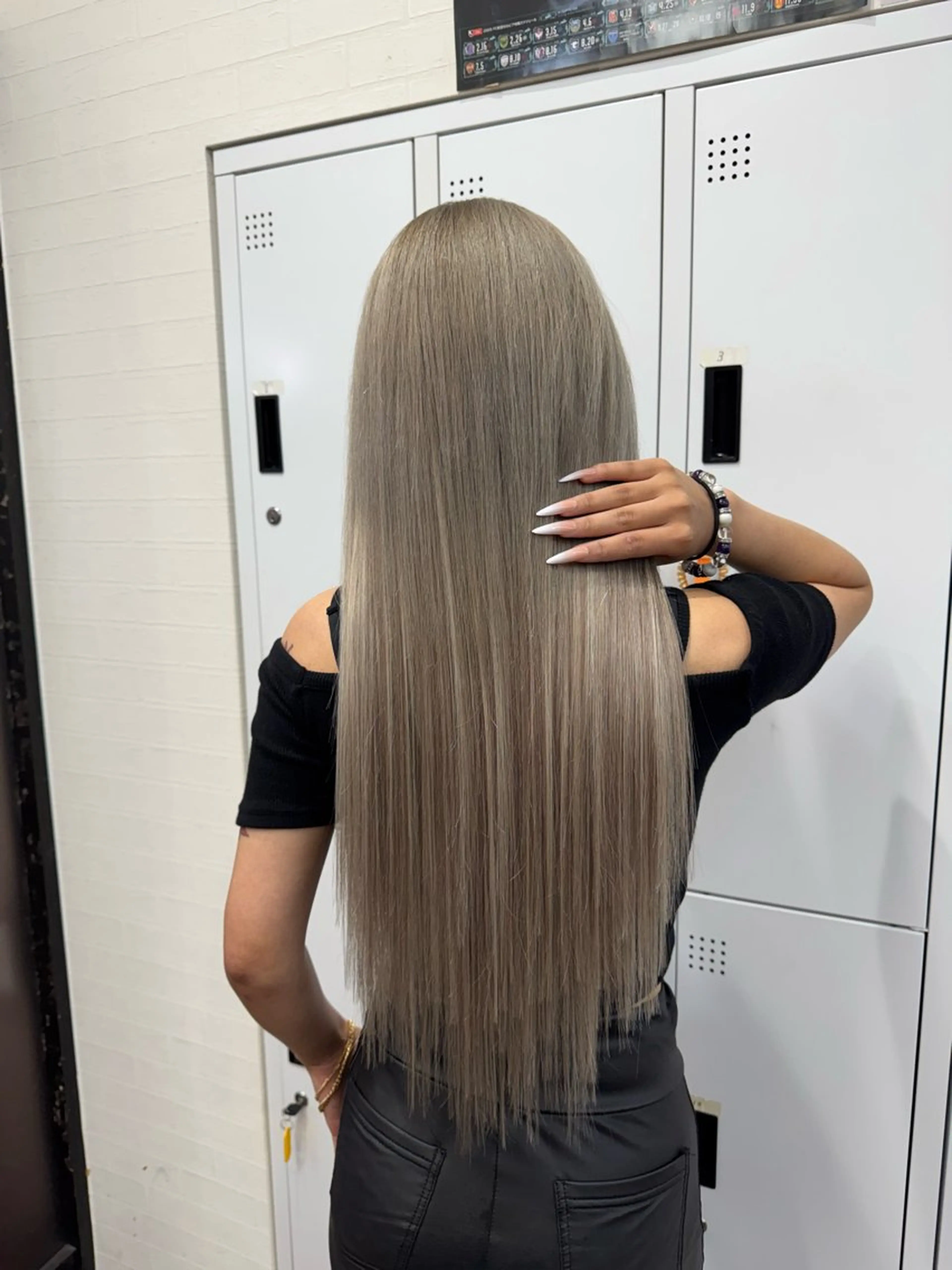 ロング apollo 横浜所属・横浜🦋ハイトーン 🫐耳つぼジュエリーのヘアスタイル