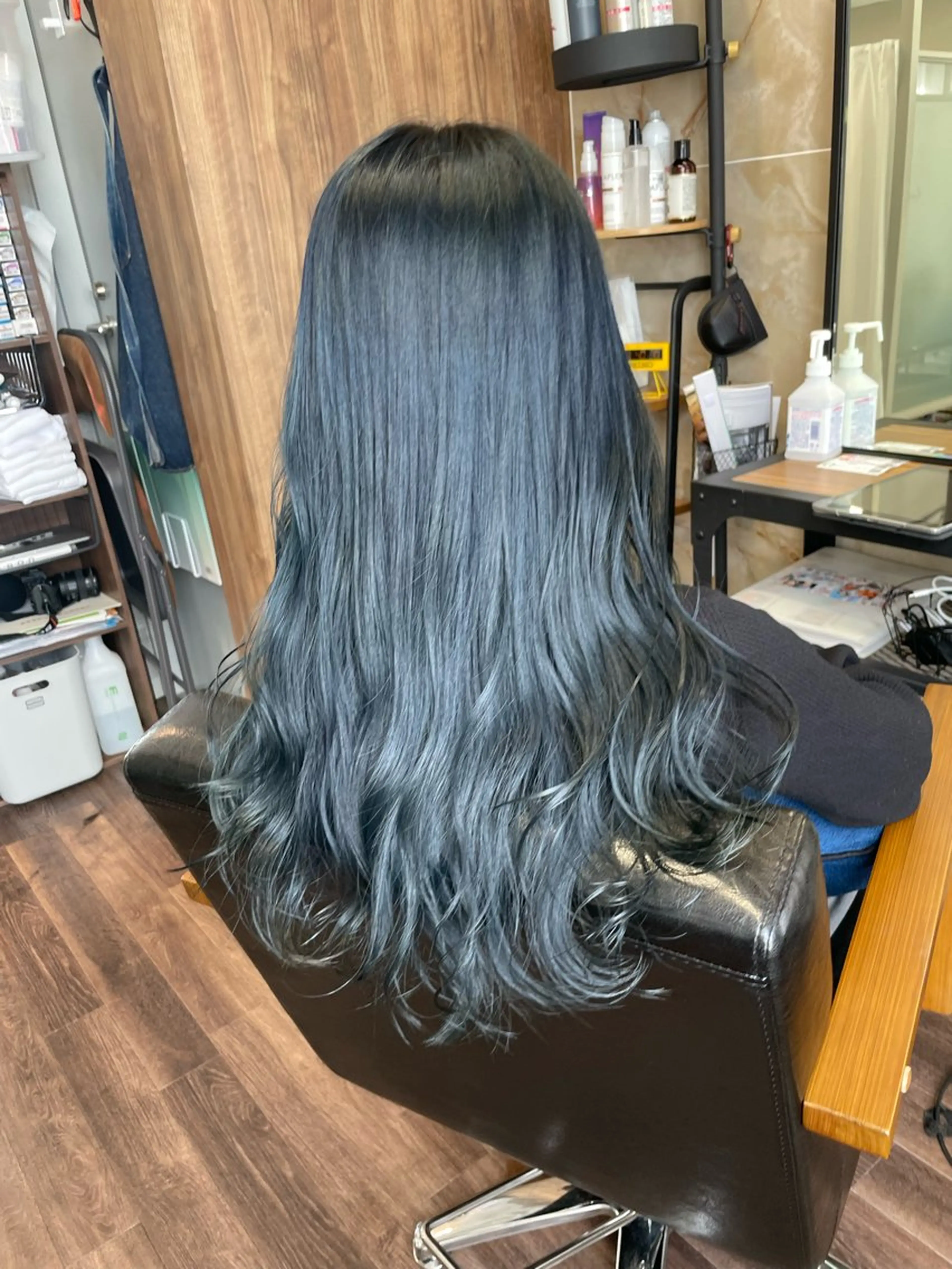 ロング カラー 黒髪 ネイビーカラー ヘアカラー トリートメント Lull (シェアサロンReco VIProom)所属・Lull1人美容室 バレイヤージュのヘアスタイル