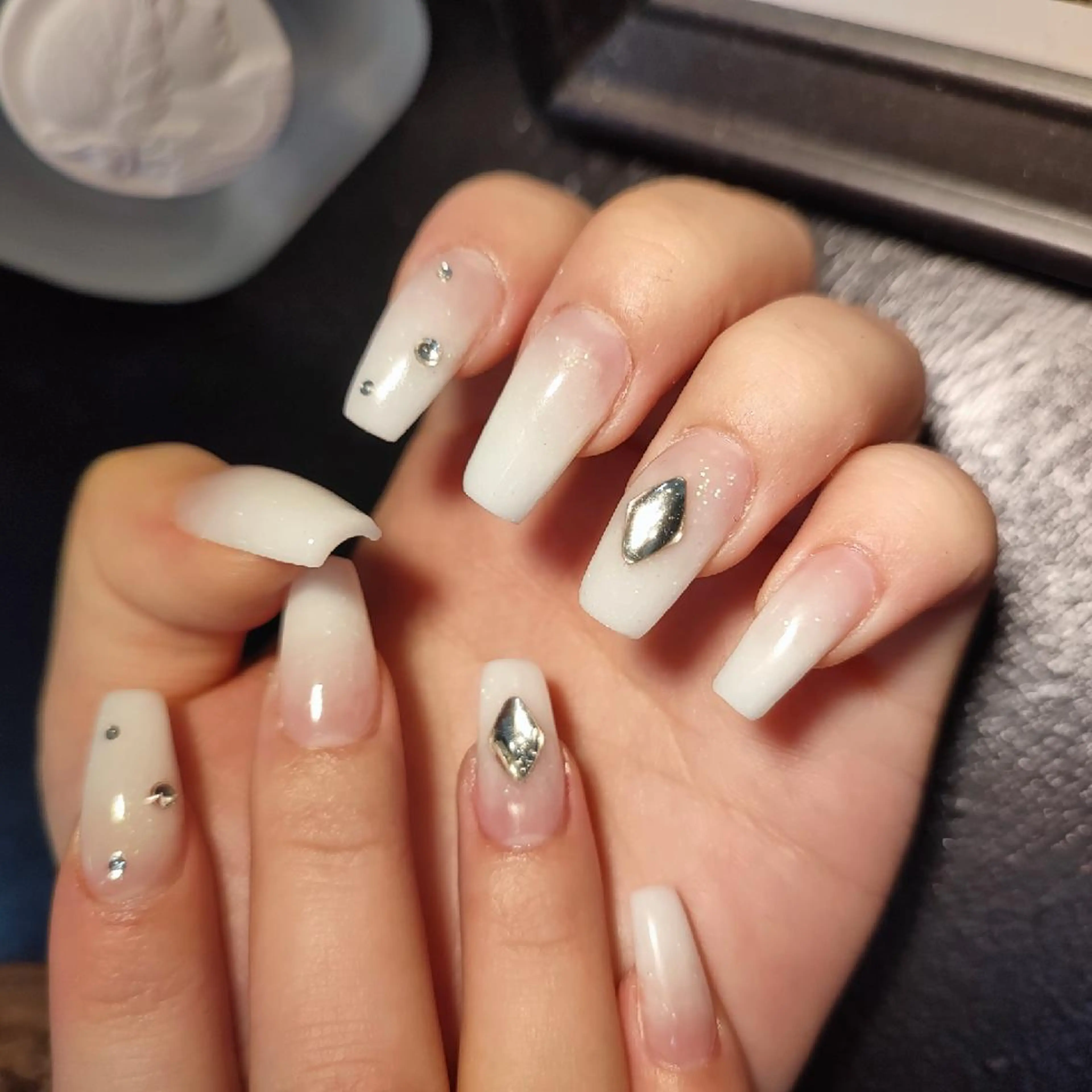 ネイル ハンドネイル RUNWAY 　　の眉毛・アイブロウイメージ