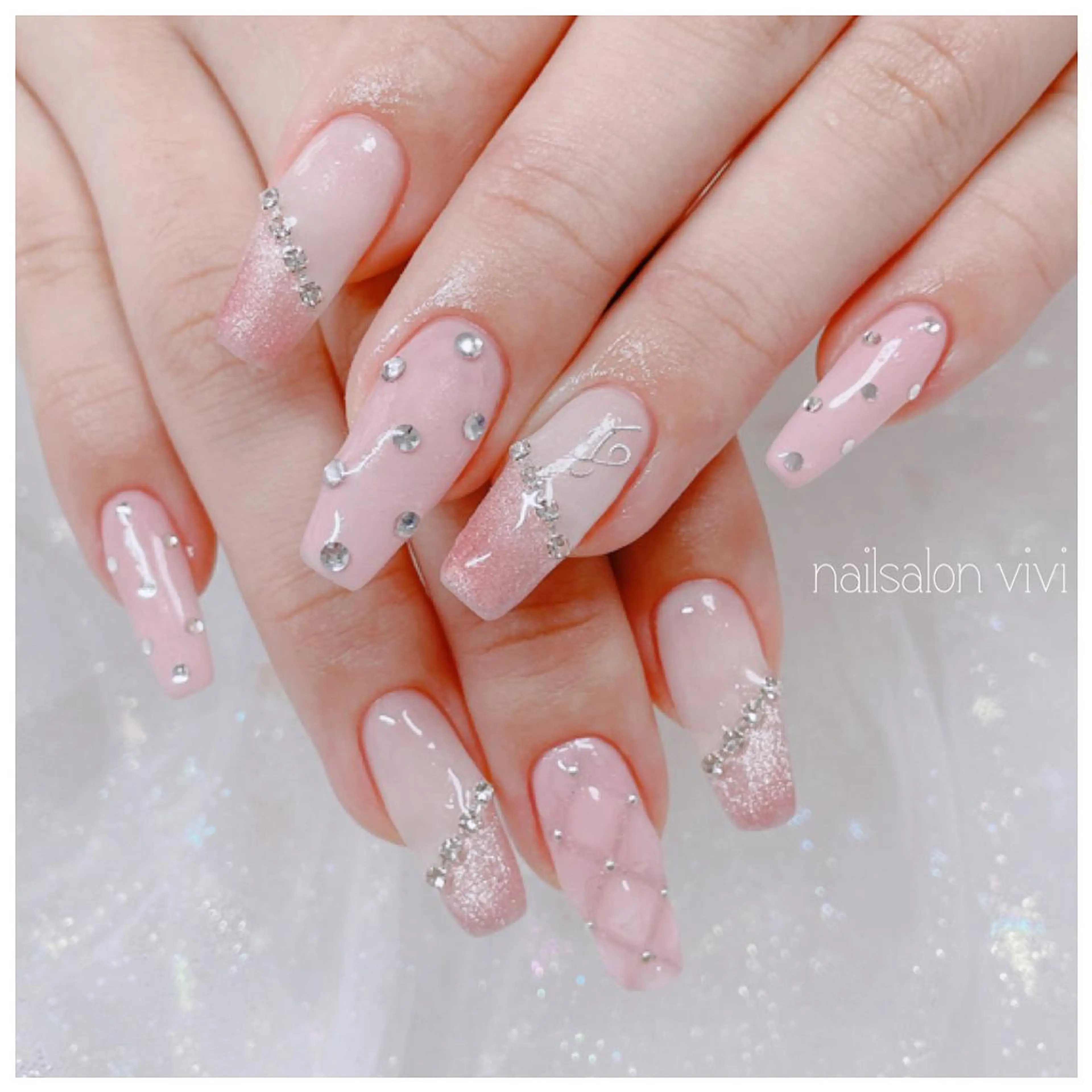 ネイル ＶＩＶＩ nailsalonのネイルデザイン