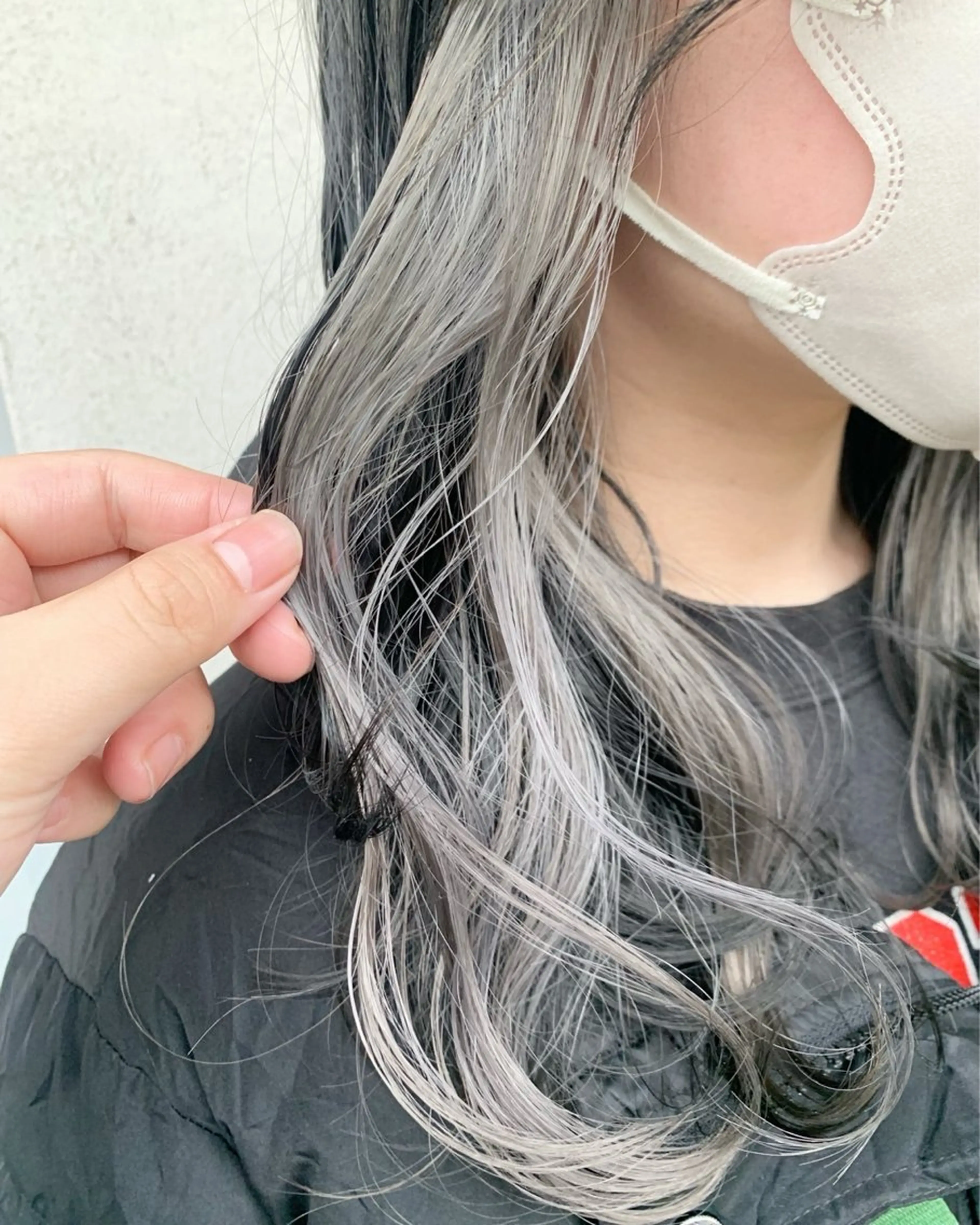 カラー シルバー ショート✂︎ ゆるパーマKANOのヘアスタイル