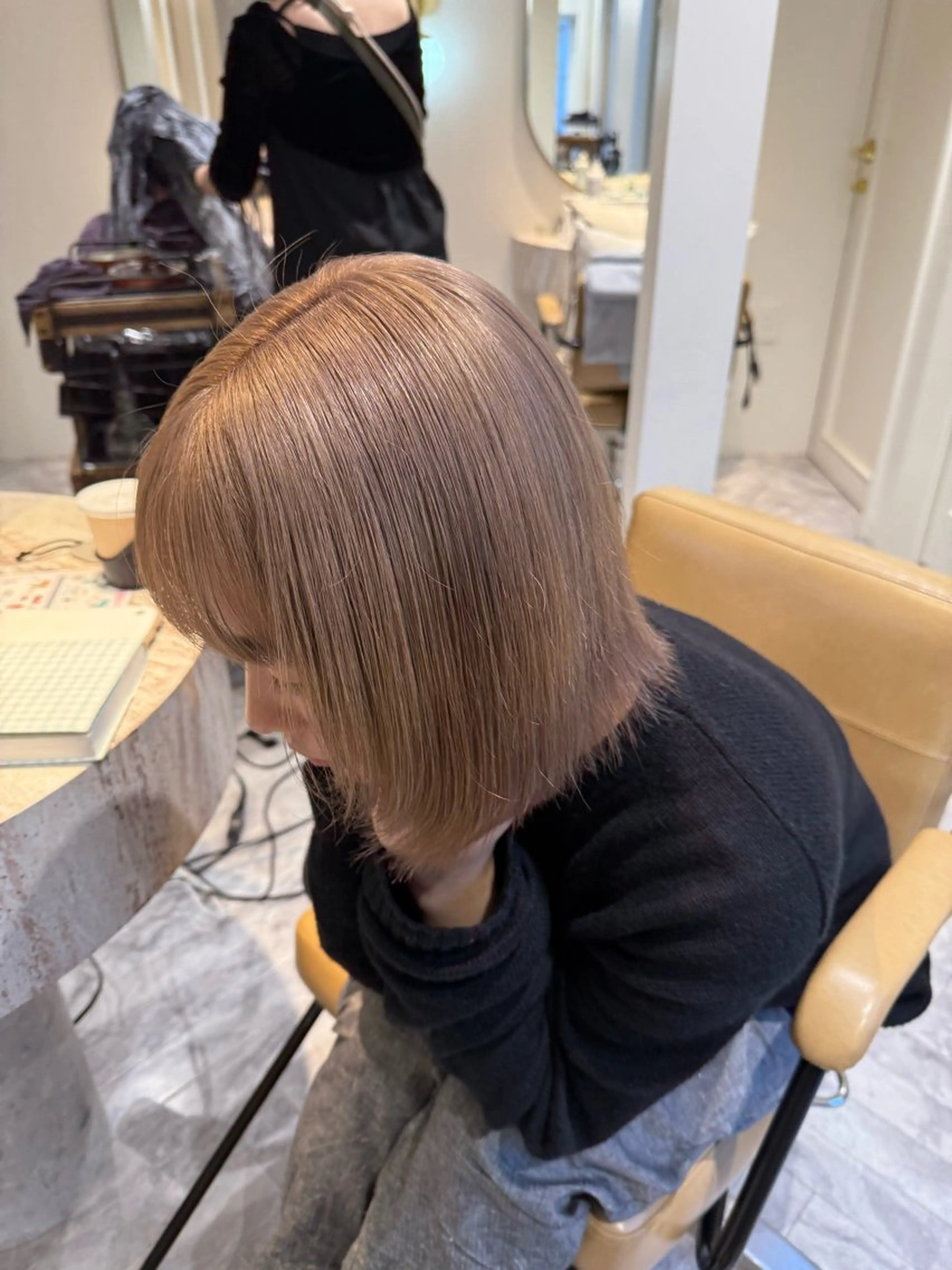 ミディアム カラー ミルクティー× グレージュMOMOのヘアスタイル