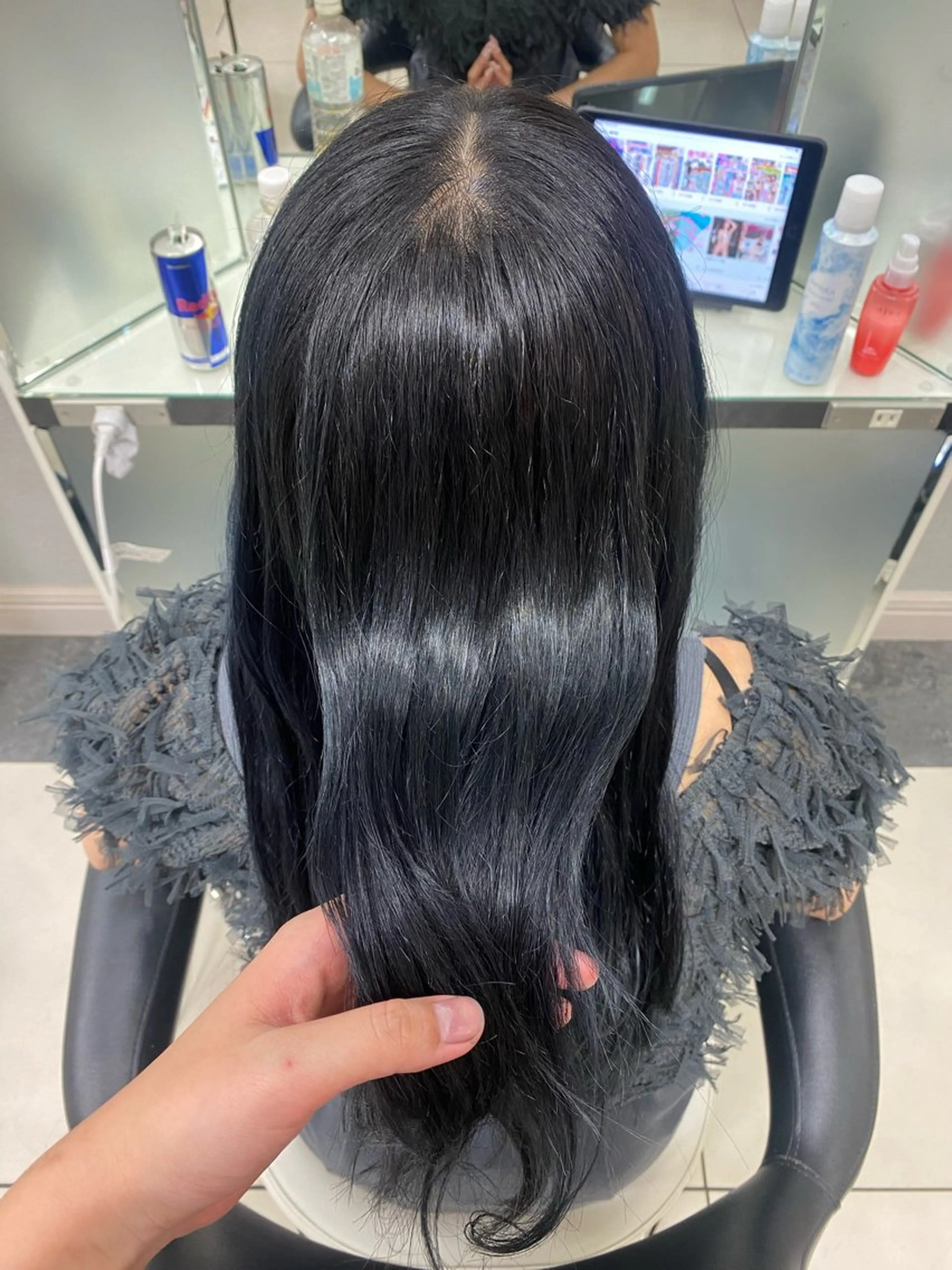 ロング カラー 黒髪 ブリーチ🫧艶カラー レイヤー韓国ヘアのヘアスタイル