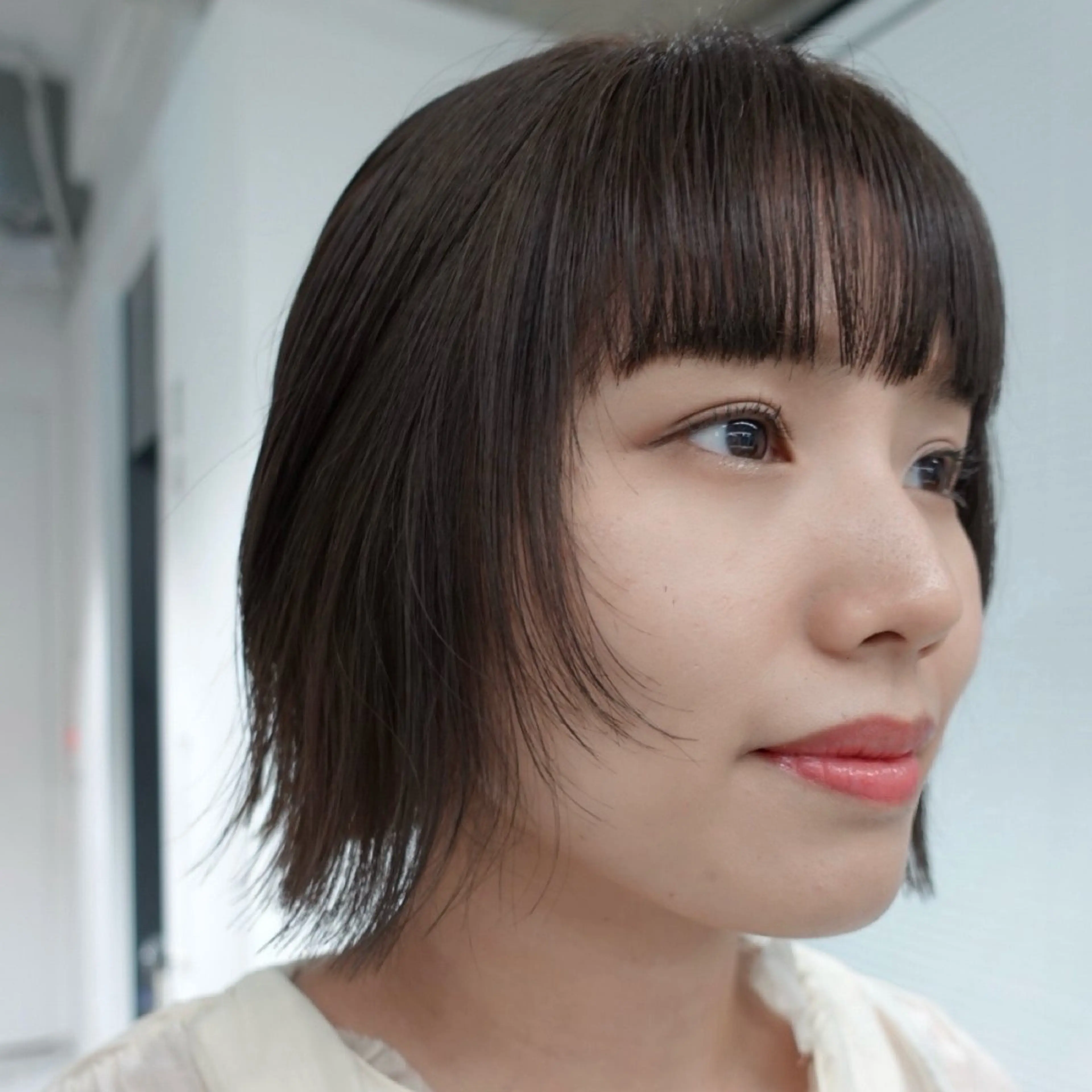 ショート カラー ヘアアレンジ ブリーチ 透明感カラー ダブルカラー グレージュ ブリーチなしカラー カット ヘアカラー 🌐サトウ リョウ🌐のヘアスタイル