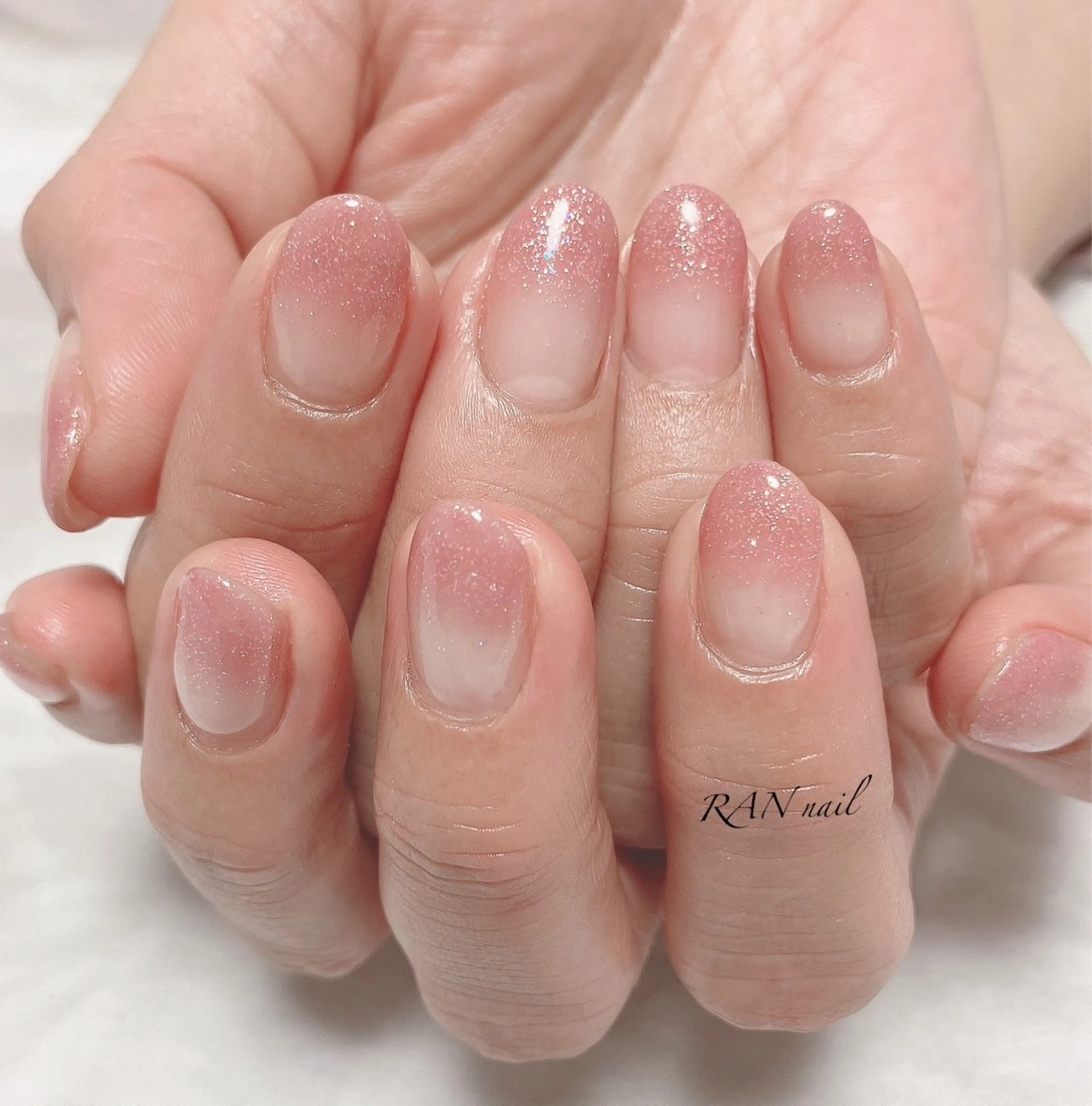 ネイル グラデーション キラキラネイル ラメ(グリッター) ラメグラデーション ピンク ハンドネイル フットネイル RAN nail 〜ランネイル〜所属・RAN nailのネイルデザイン