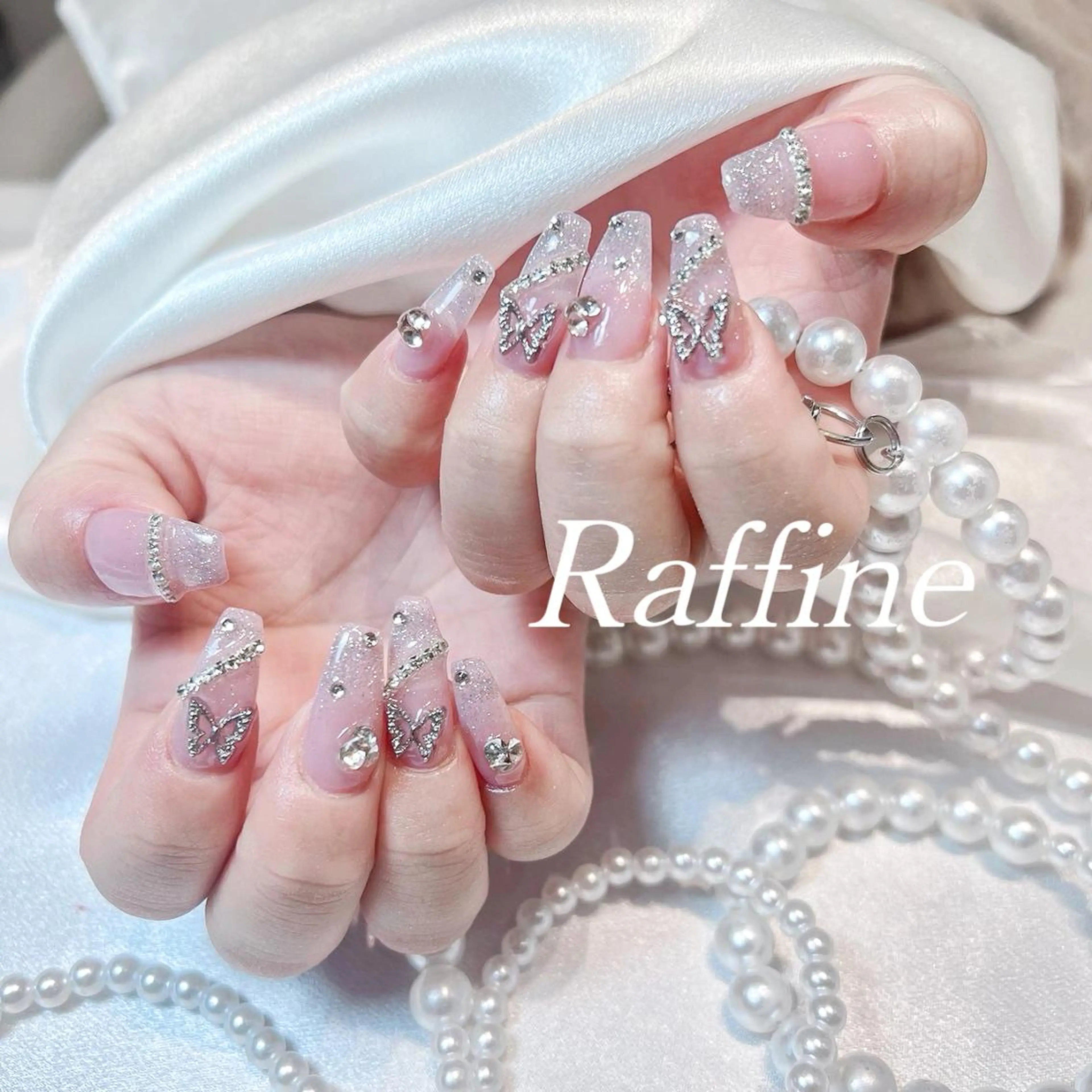 ネイル RAFFINE 月🦋🩵のネイルデザイン