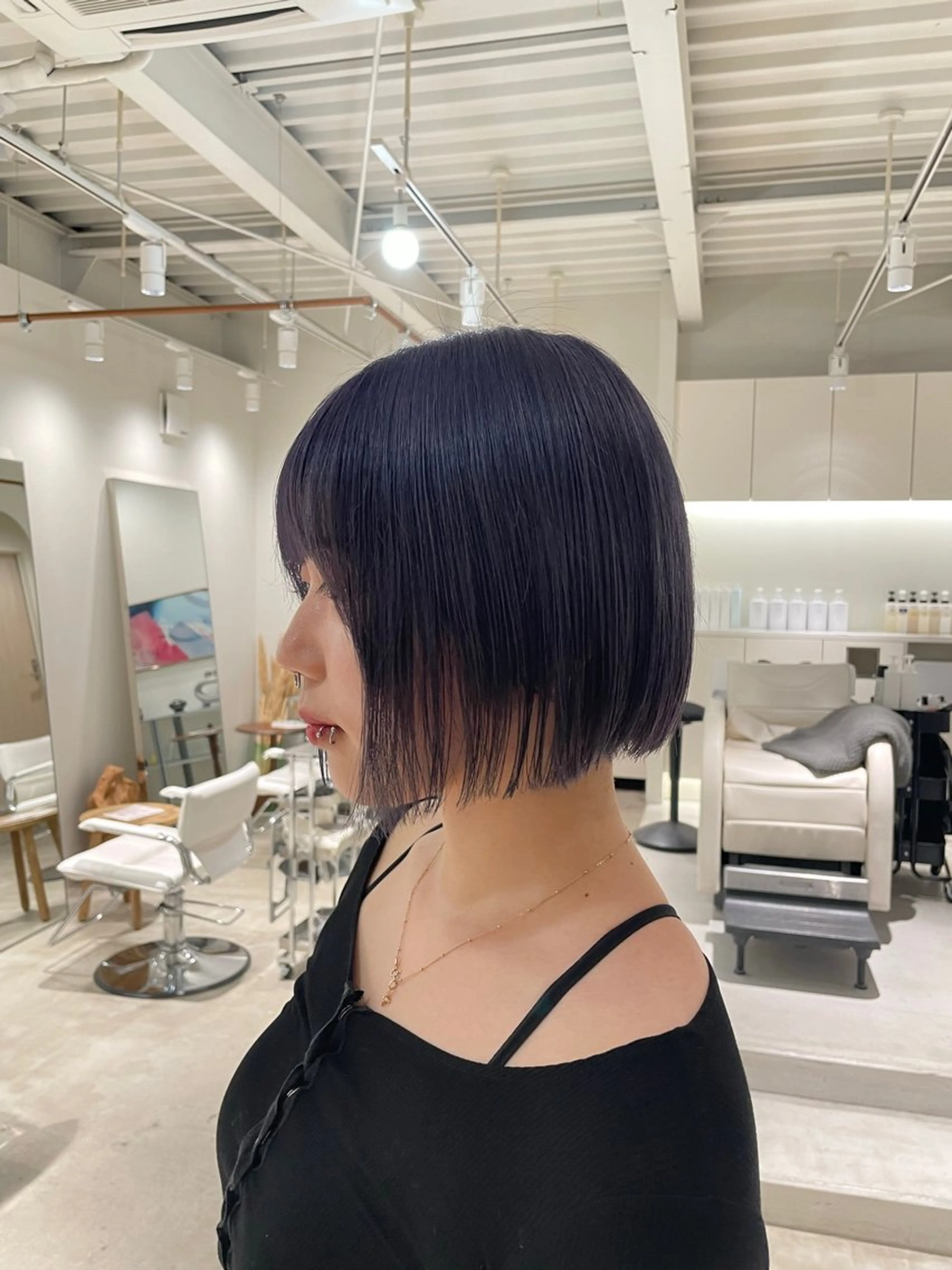 ミディアム カラー パープルカラー シルバー 安西 香利奈のヘアスタイル