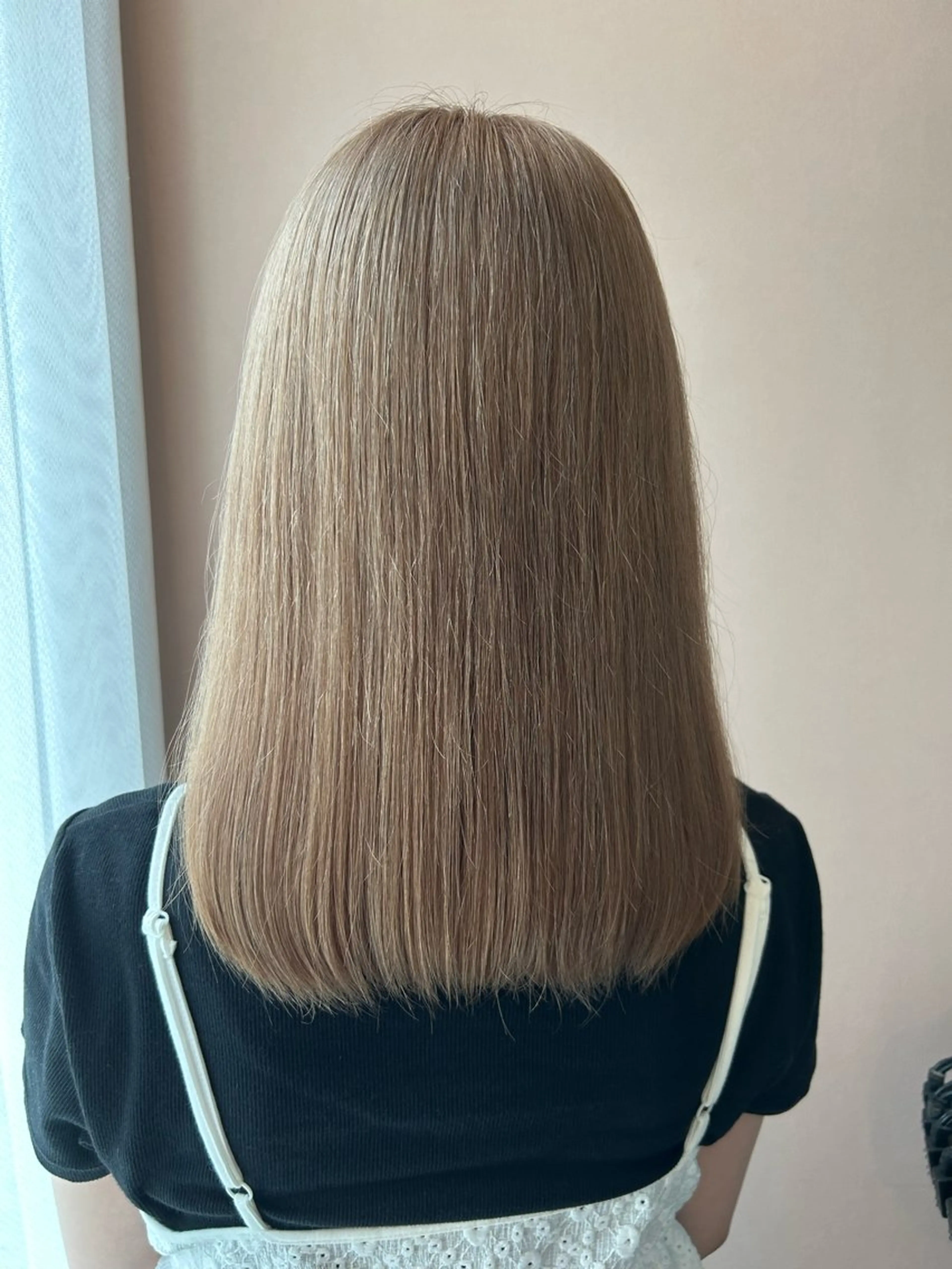 セミロング カラー ベージュカラー ブリーチ ブロンド ブロンドベージュ カット ヘアカラー トリートメント hub hair レイヤー/透明感のヘアスタイル