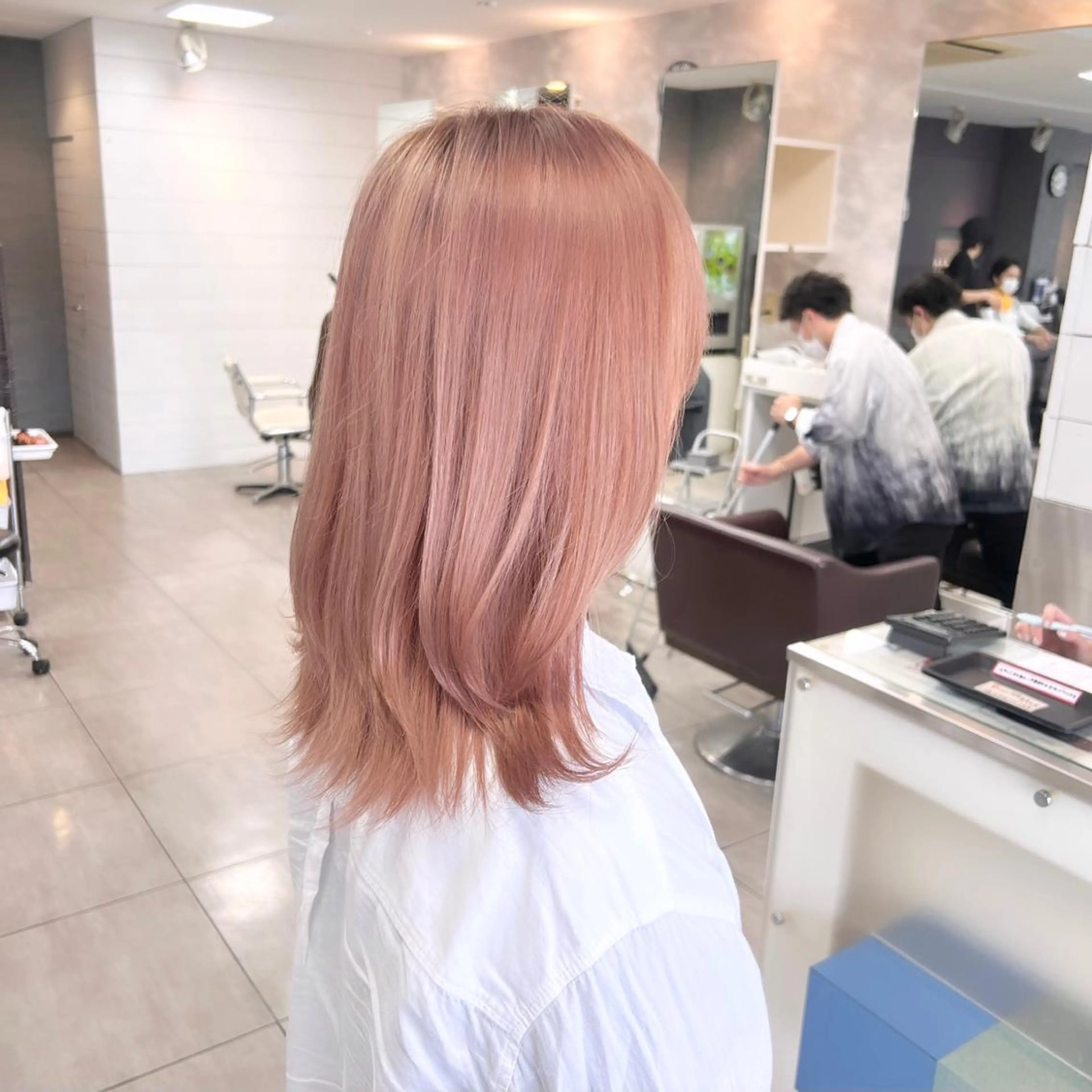 ミディアム three若林 那津のヘアスタイル