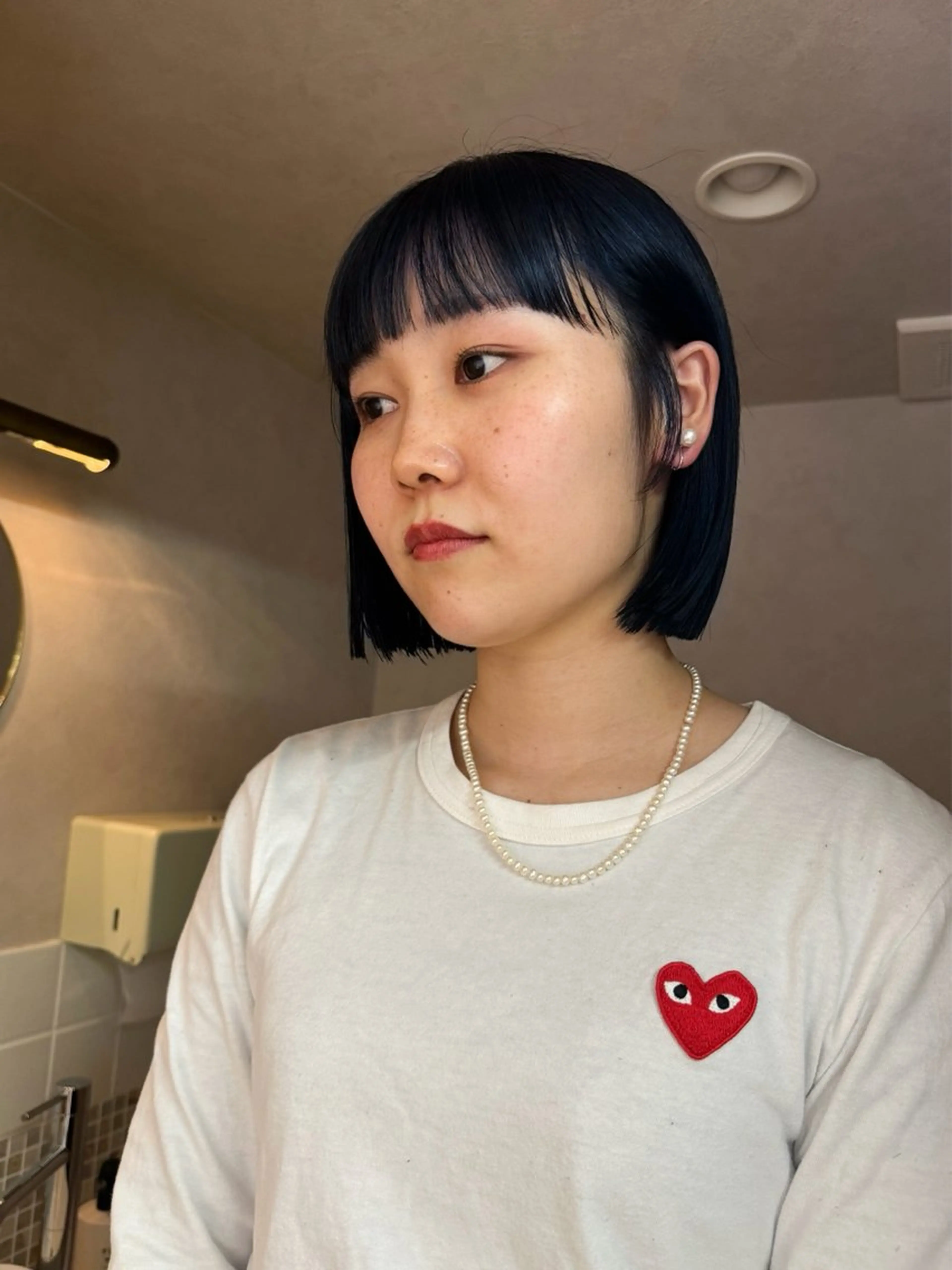 ショート カラー 黒髪 ブルーカラー ブルーブラック ボブ カット ヘアカラー トリートメント Seeknext // Rukaのヘアスタイル