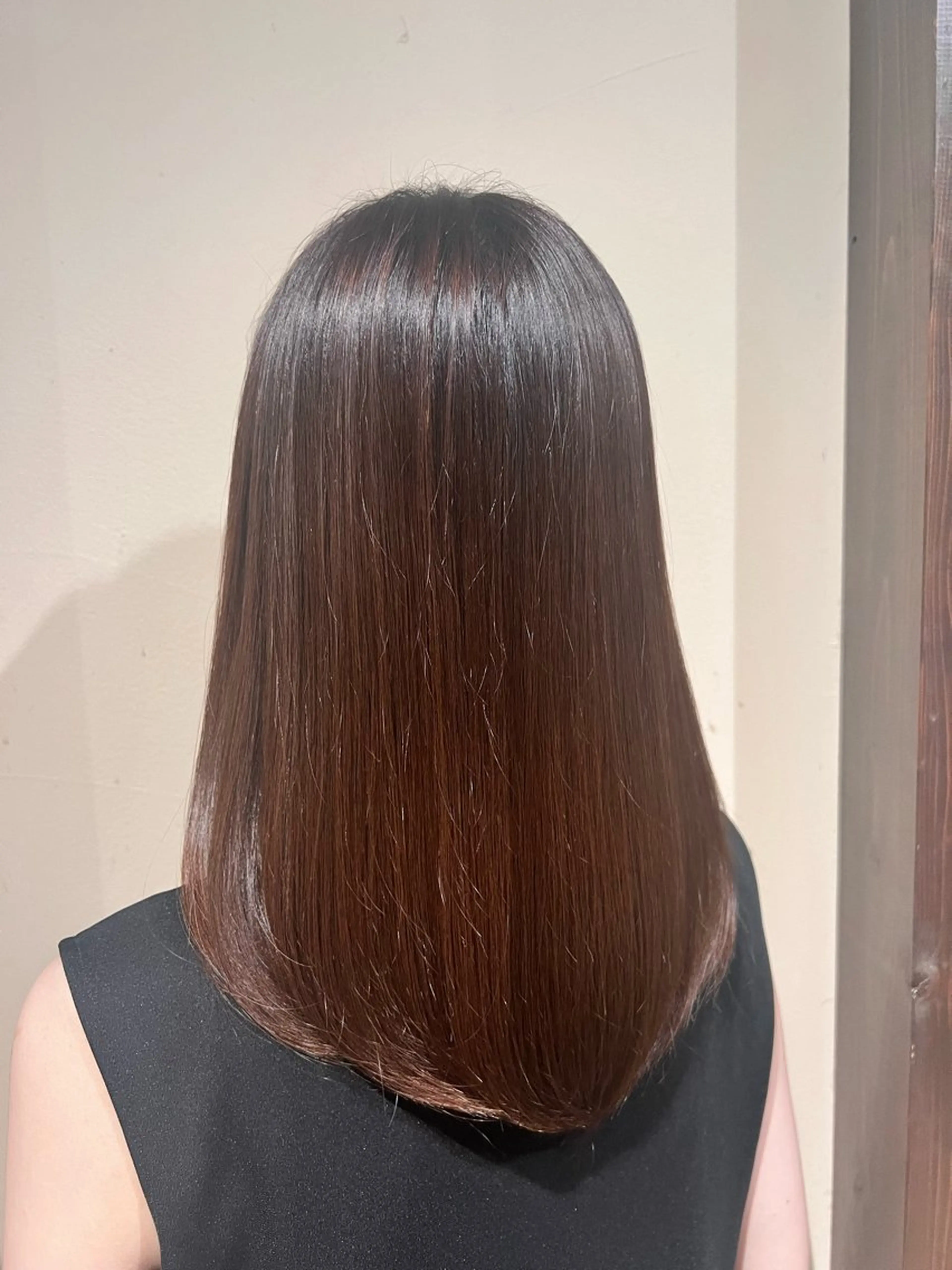 セミロング Luster Friends所属・まゆ | 艶カラー | ストレートのヘアスタイル