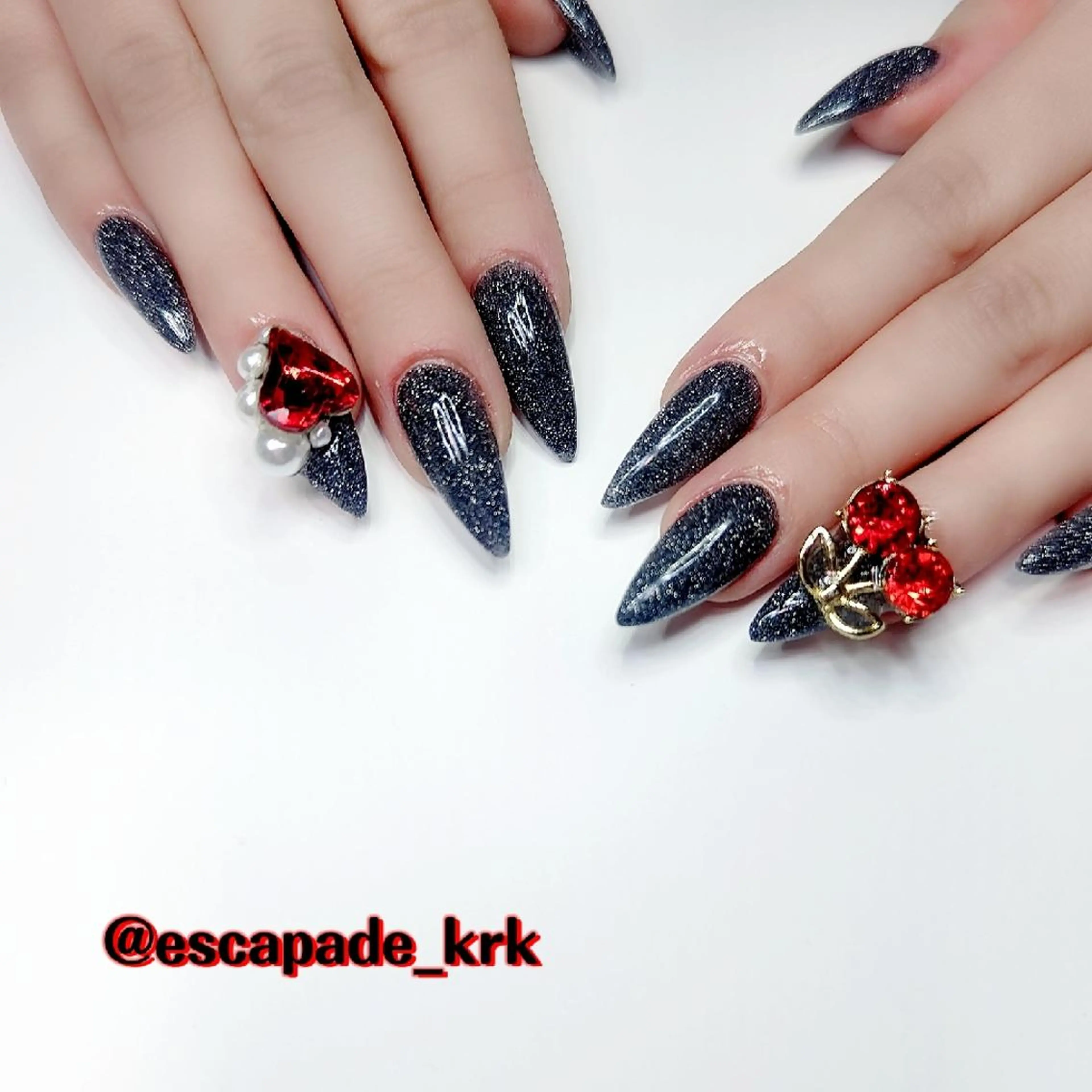 ミディアム ネイル ハンドネイル クロキ 。のネイルデザイン