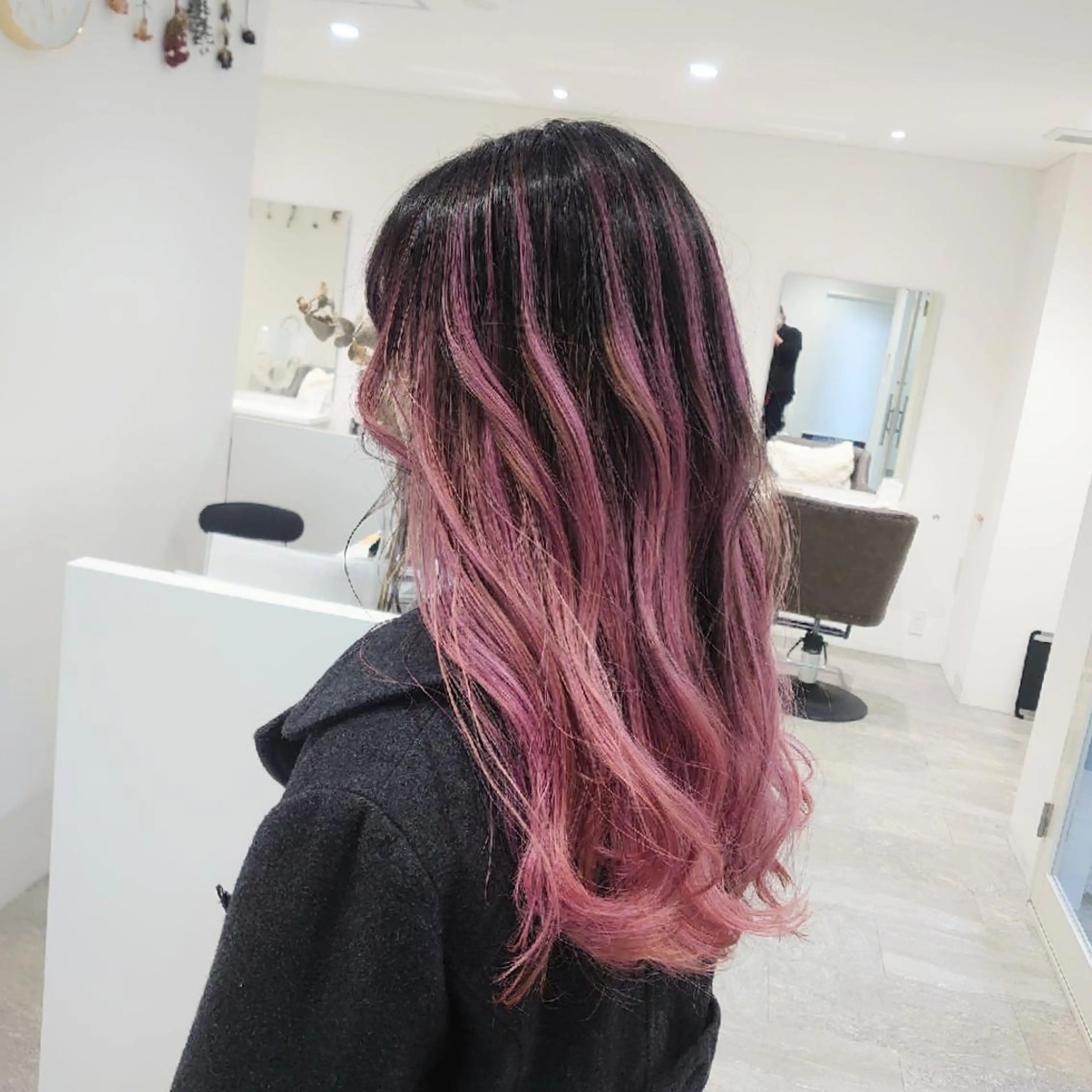 ロング カラー カット ヘアカラー E Komo hair所属・Wow❕E Komo hair 永井一輝のヘアスタイル