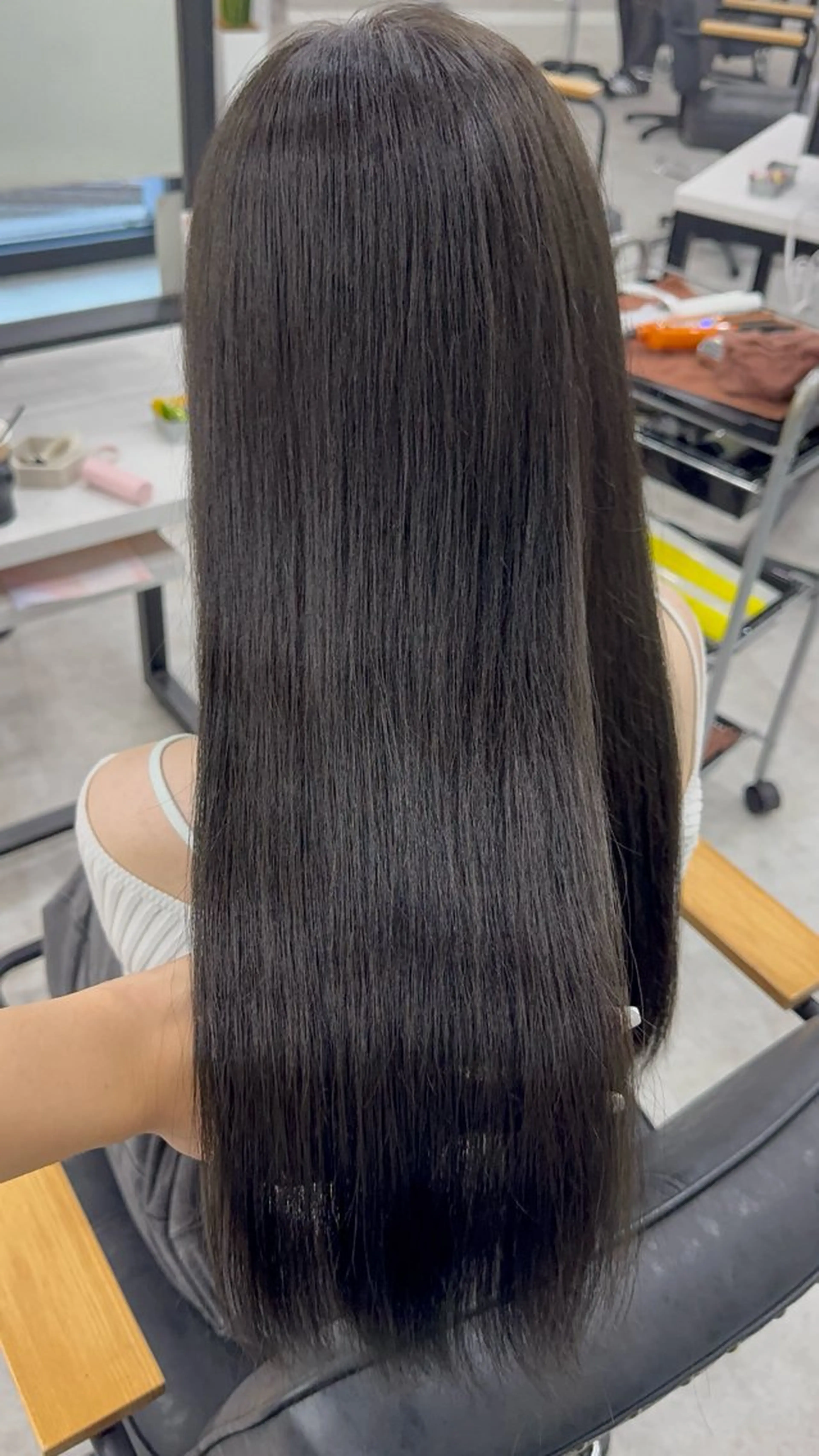 ロング カラー アッシュ アッシュブラウン ベージュカラー 黒髪 ブリーチ カット ヘアカラー トリートメント 赤み無し柔らかカラー 【梅田】madokaのヘアスタイル