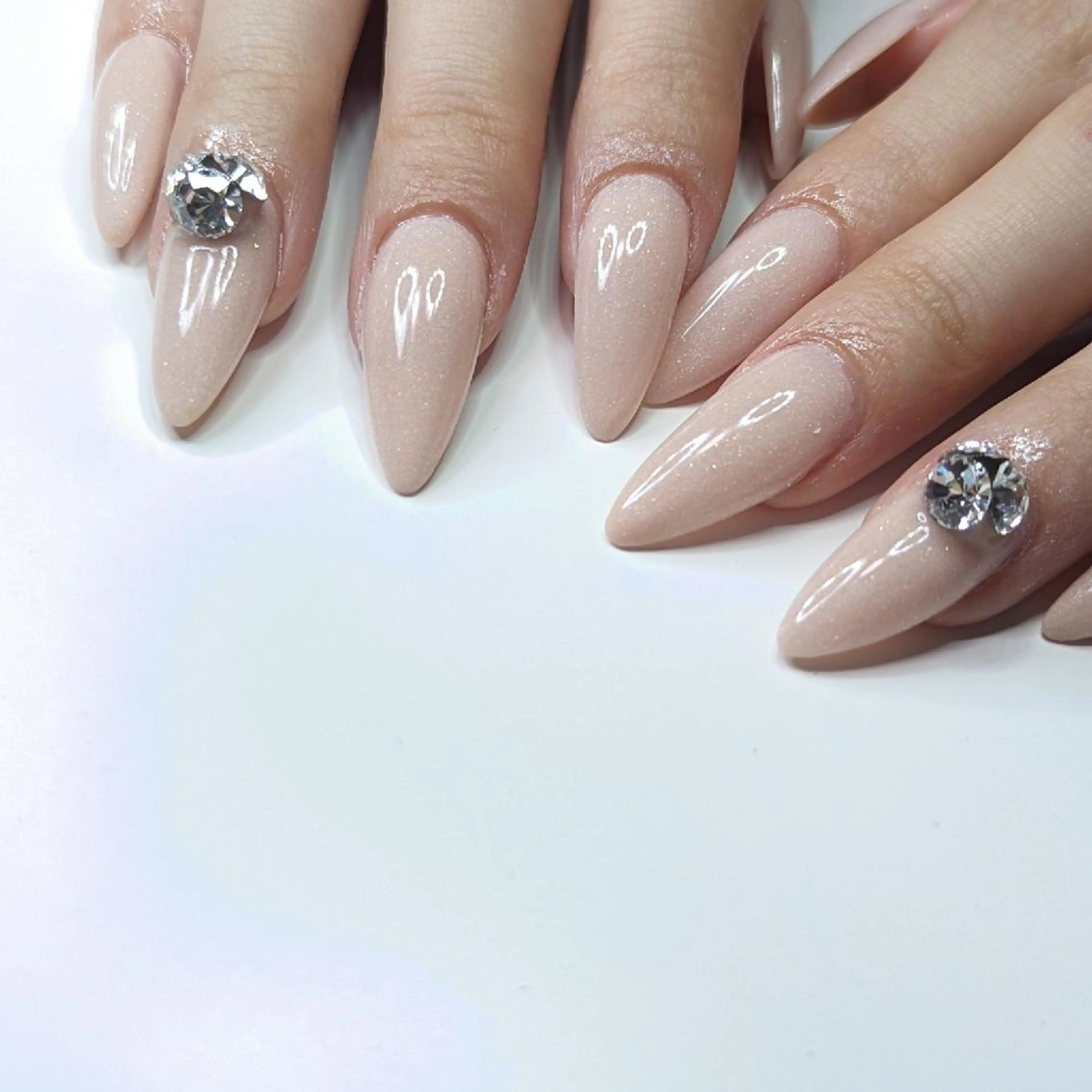 ミディアム ハンドネイル クロキ 。のネイルデザイン