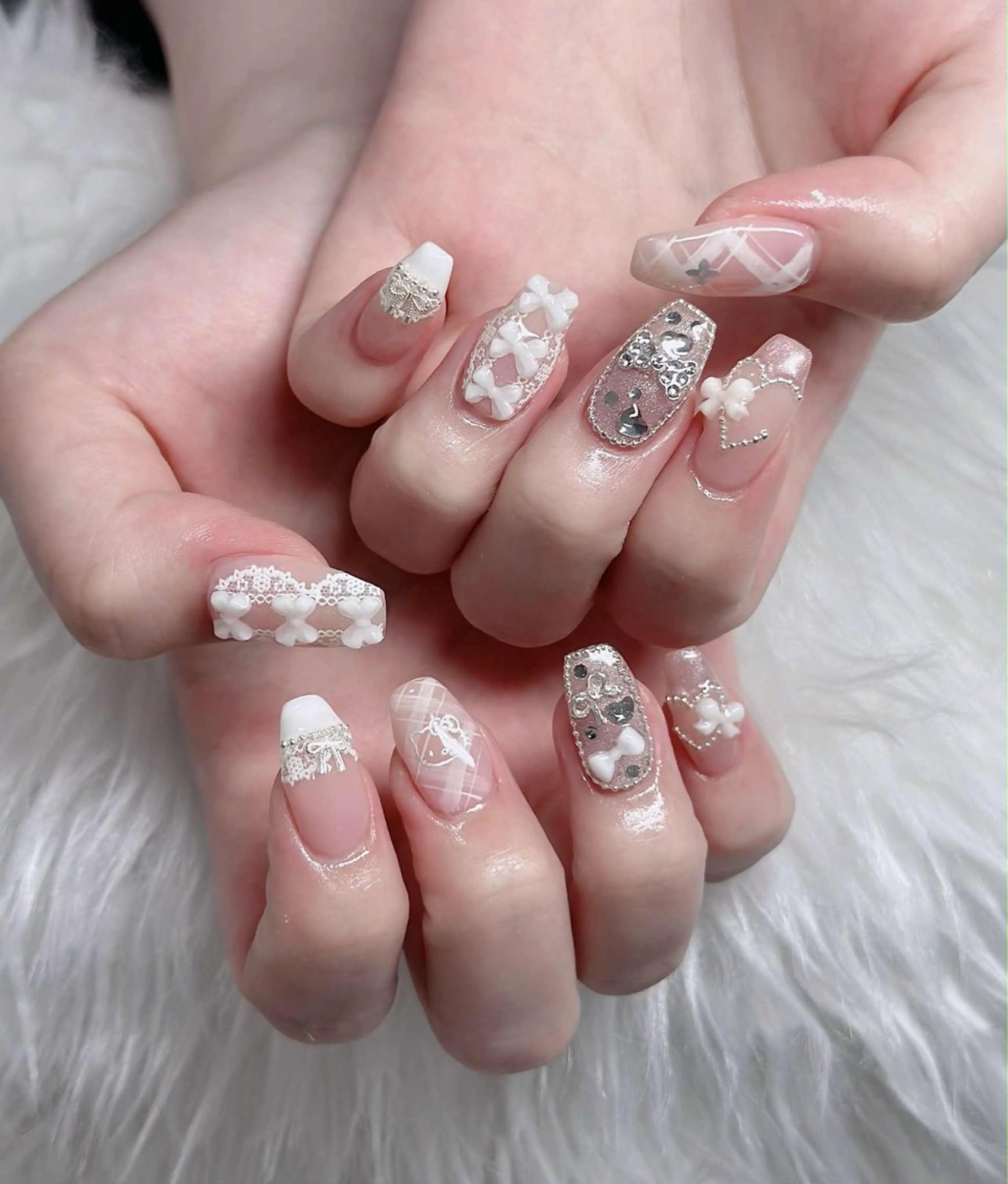 ネイル オーロラネイル フレンチネイル ジェルネイル ハロウィン キラキラネイル ハンドネイル H.baby Nail Salonのネイルデザイン