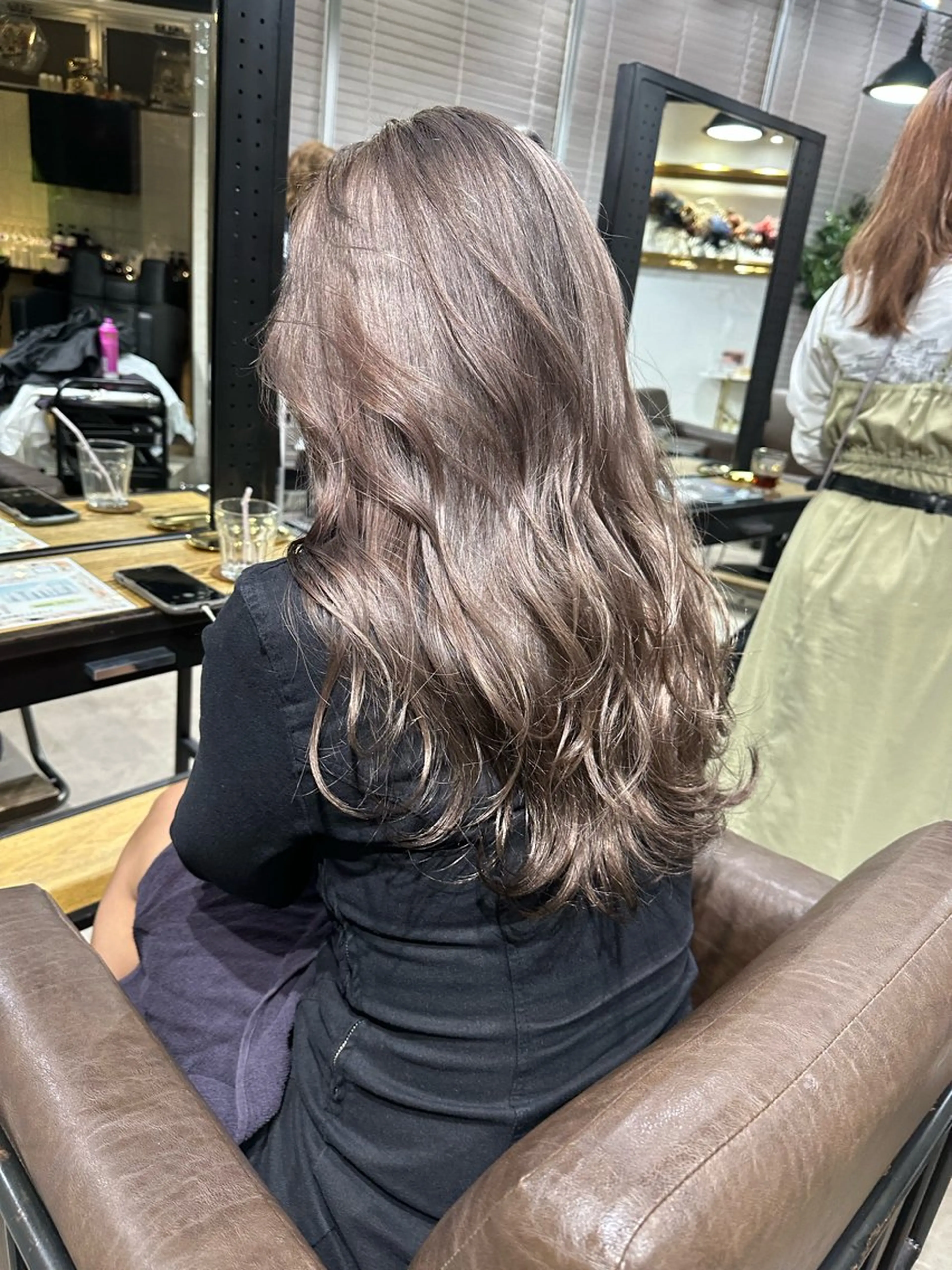 ミディアム カラー ベージュカラー グレージュ ラベンダーカラー ラベンダーグレージュ ラベンダーグレー カット ヘアカラー トリートメント ARCANAブリーチ レイヤーカット/原宿のヘアスタイル