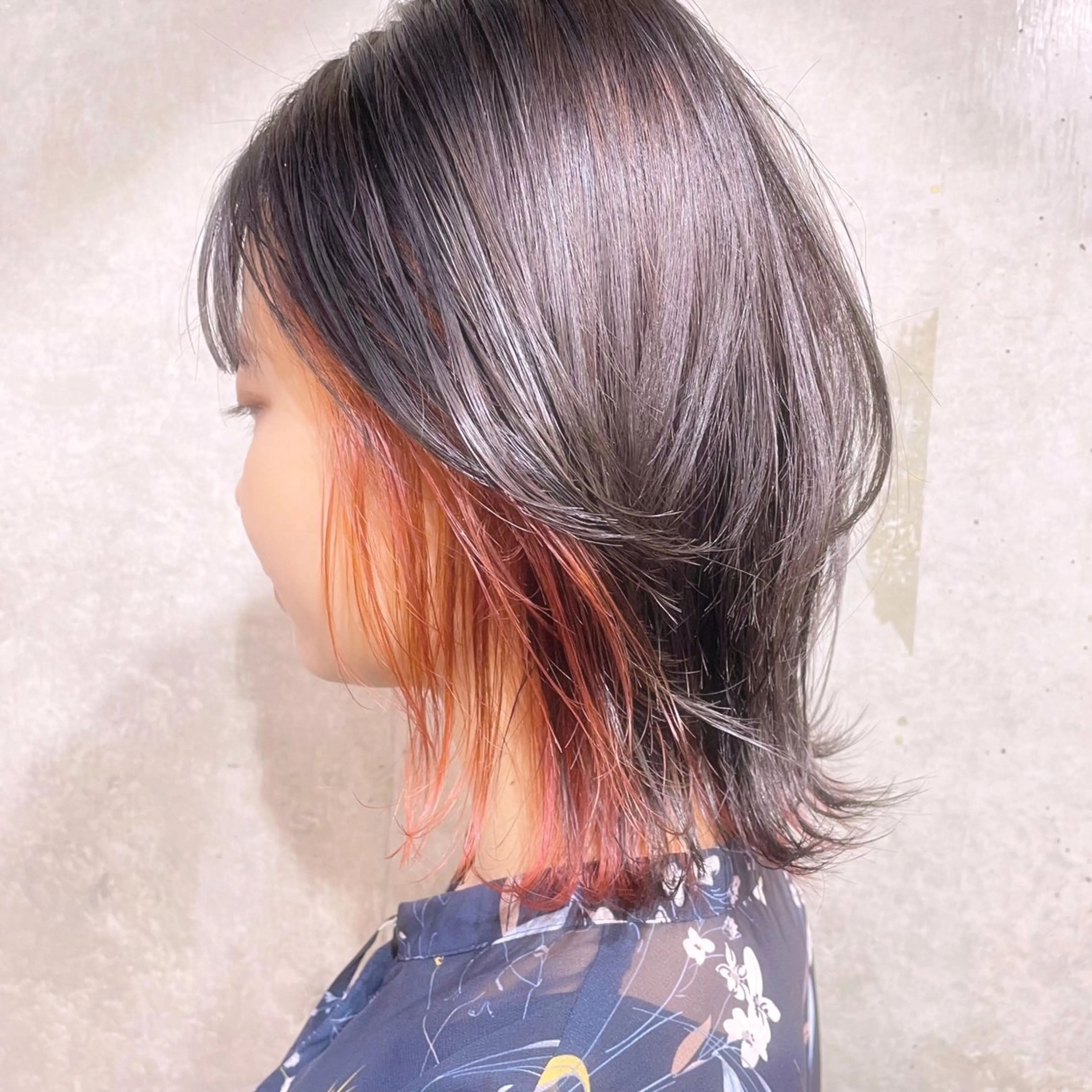 ショート カラー アディクシーカラー ベージュカラー 黒髪 ブリーチ ブルーカラー ヘアカラー 藤澤 夏実/インナーカラーのヘアスタイル