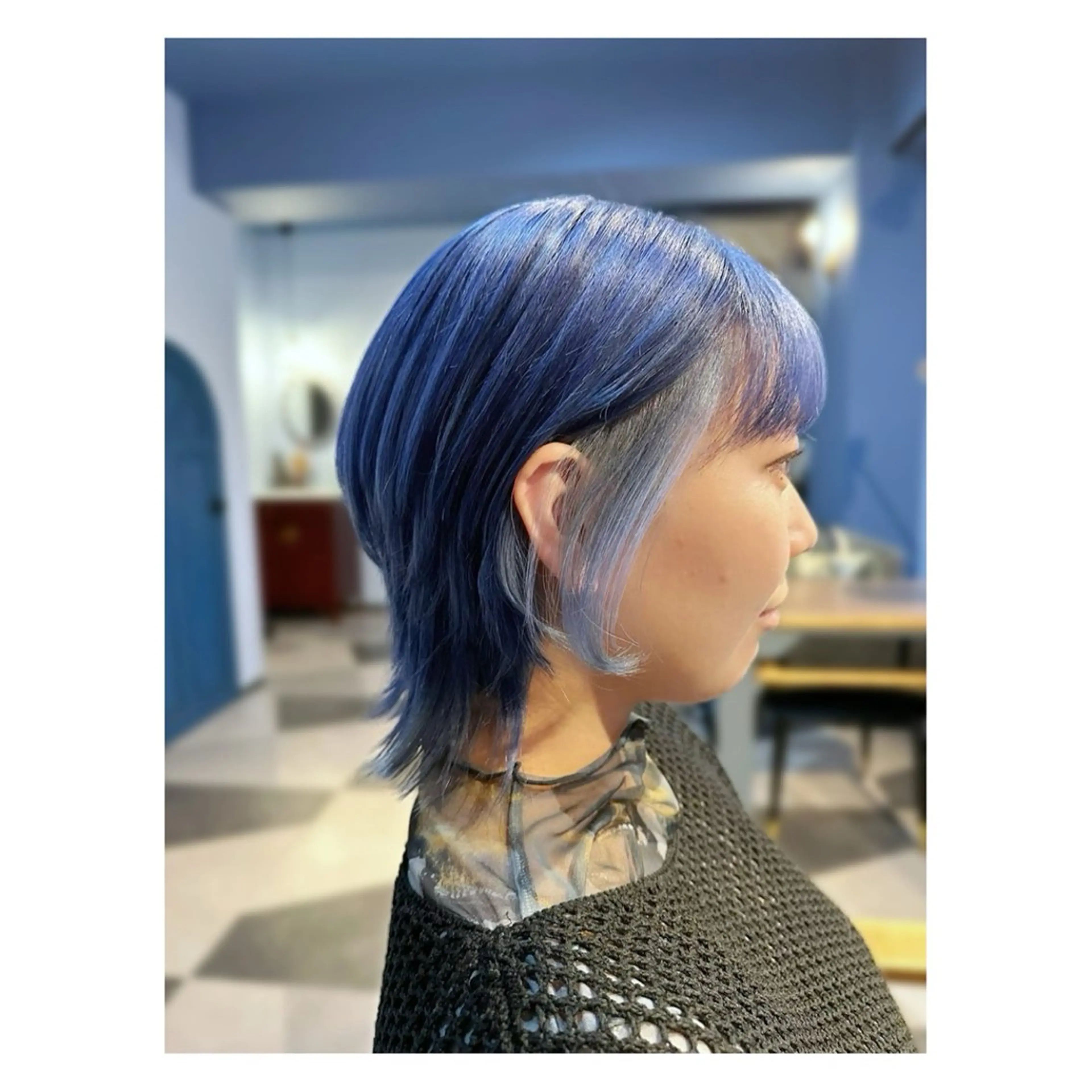 ショート カラー ブリーチ ブルーカラー ウルフカット Mole  Me所属・中野 誠子のヘアスタイル