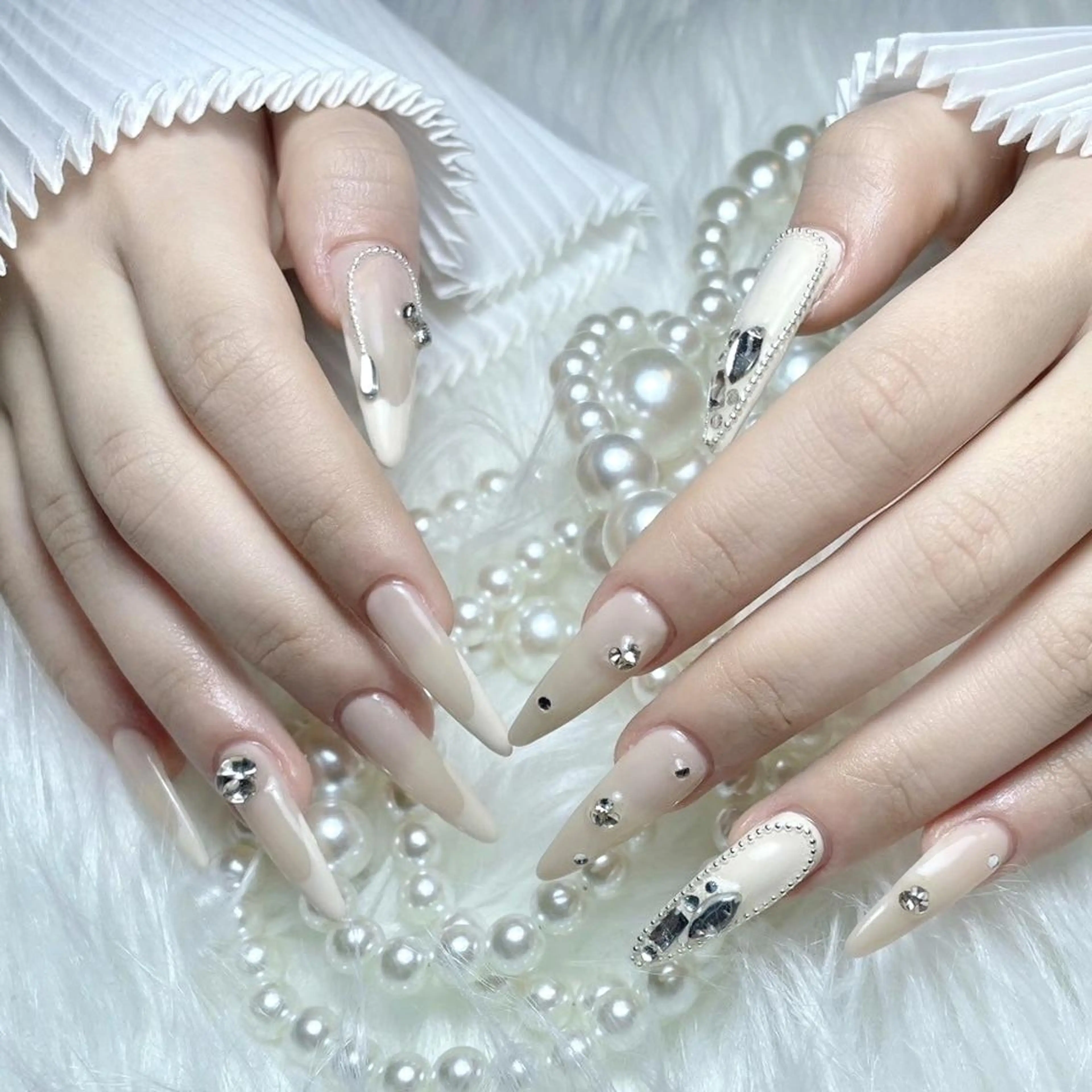 ネイル RAFFINE 月🦋🩵のネイルデザイン