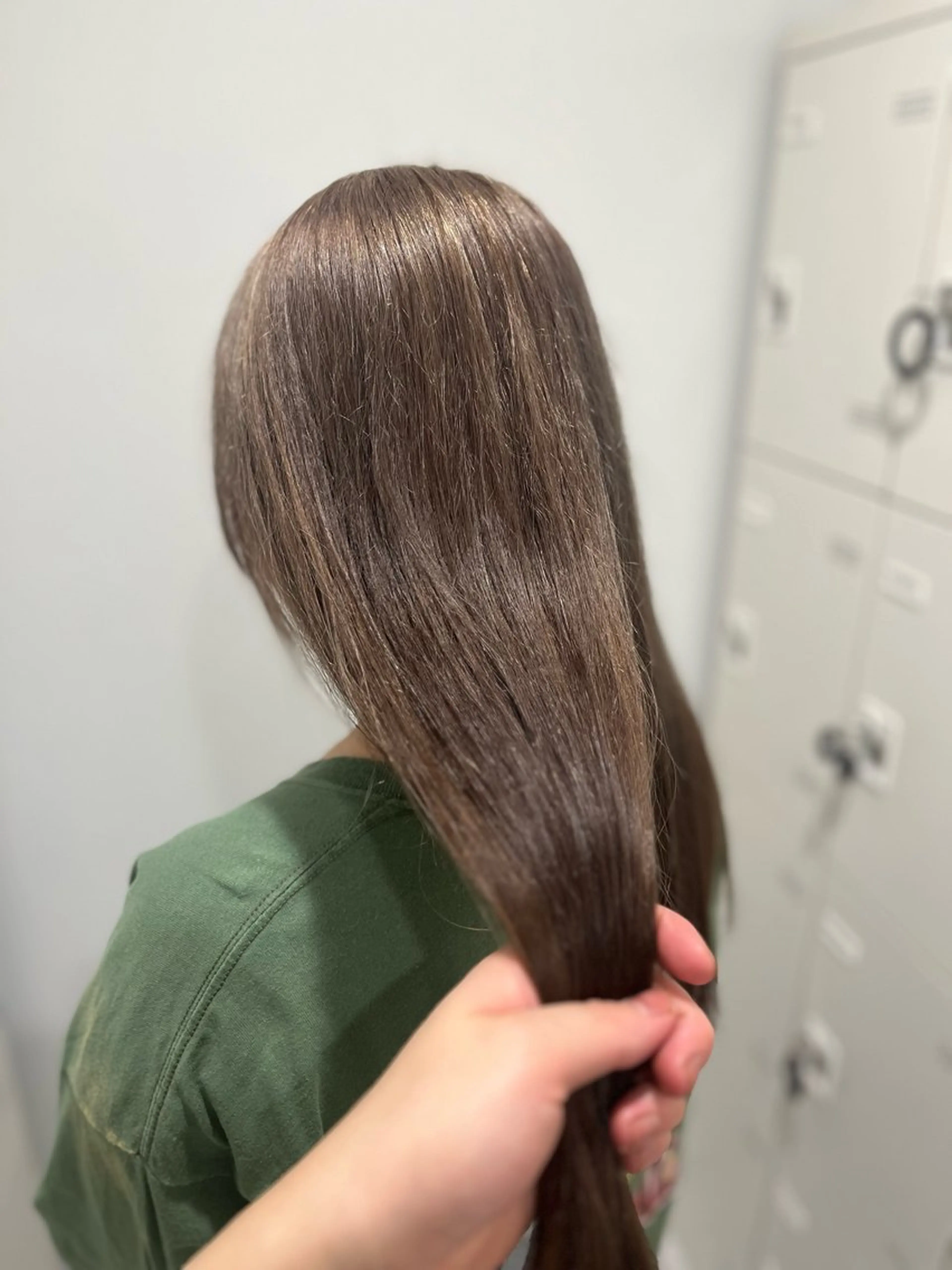 ロング カラー ヘアカラー ハイトーンカラー 🦄レイヤーカットのヘアスタイル