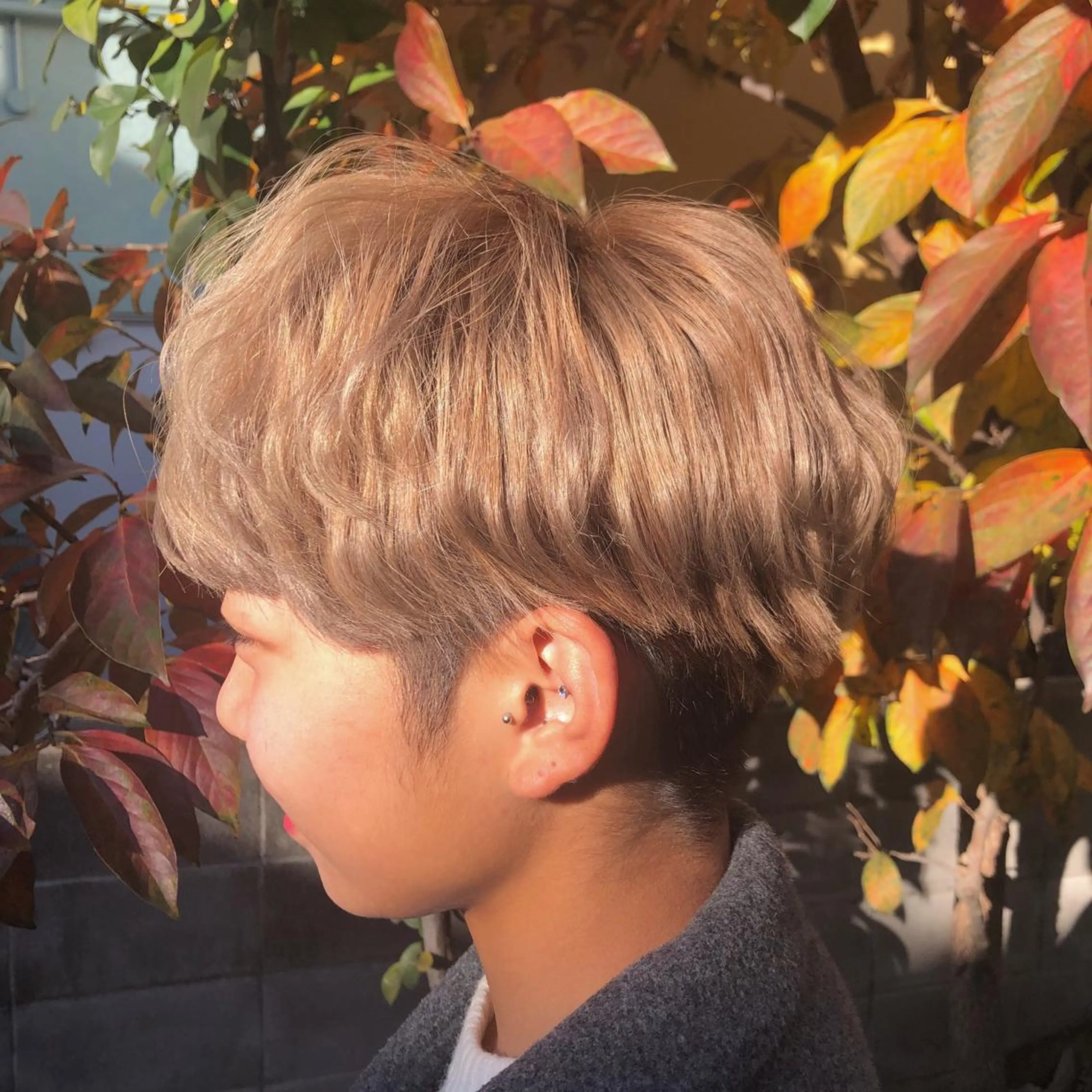 ショート カラー ベージュカラー ブリーチ 透明感カラー ショートヘア 岡村 玲奈のヘアスタイル