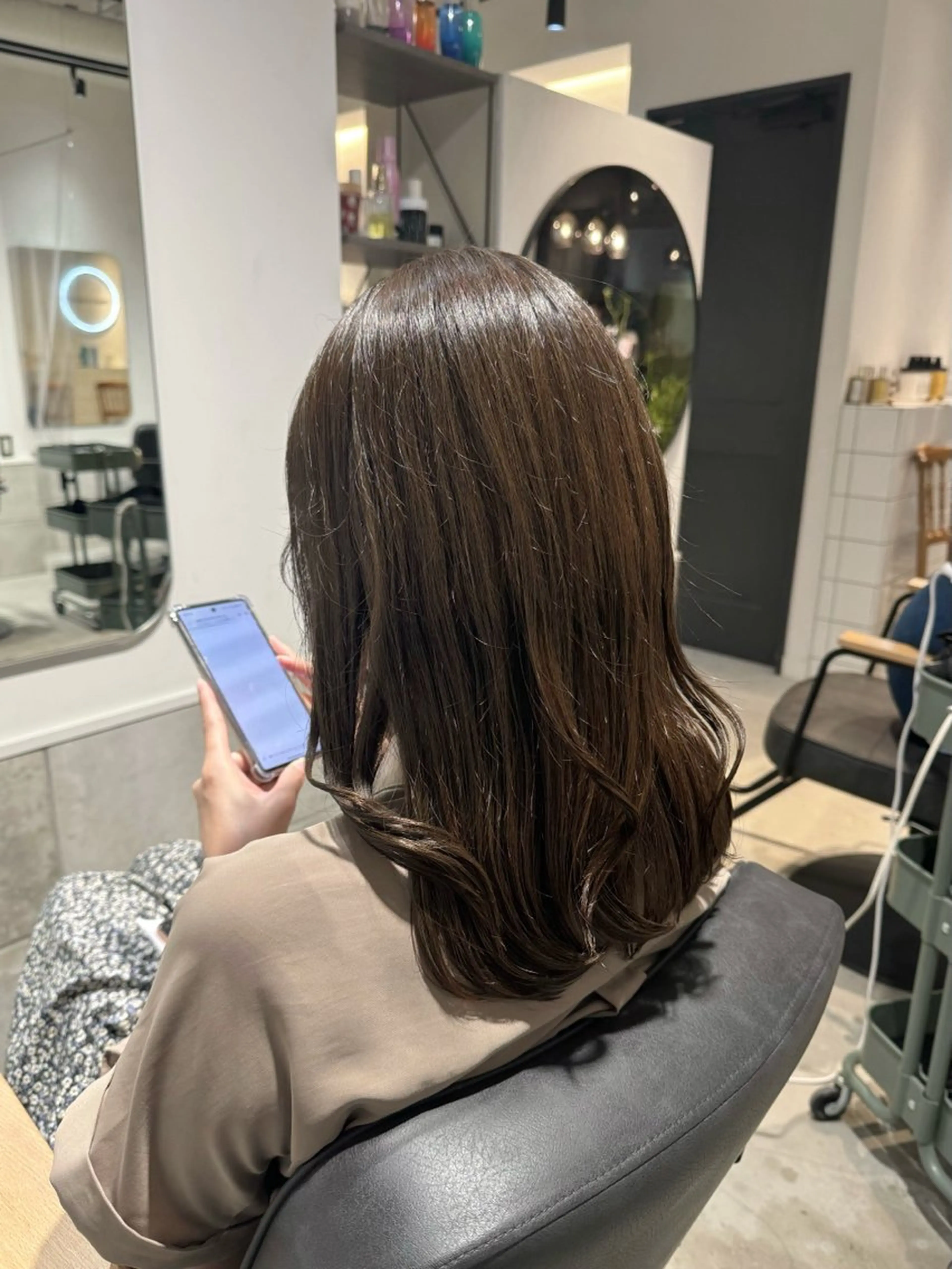 セミロング カラー わださこ ひなこのヘアスタイル