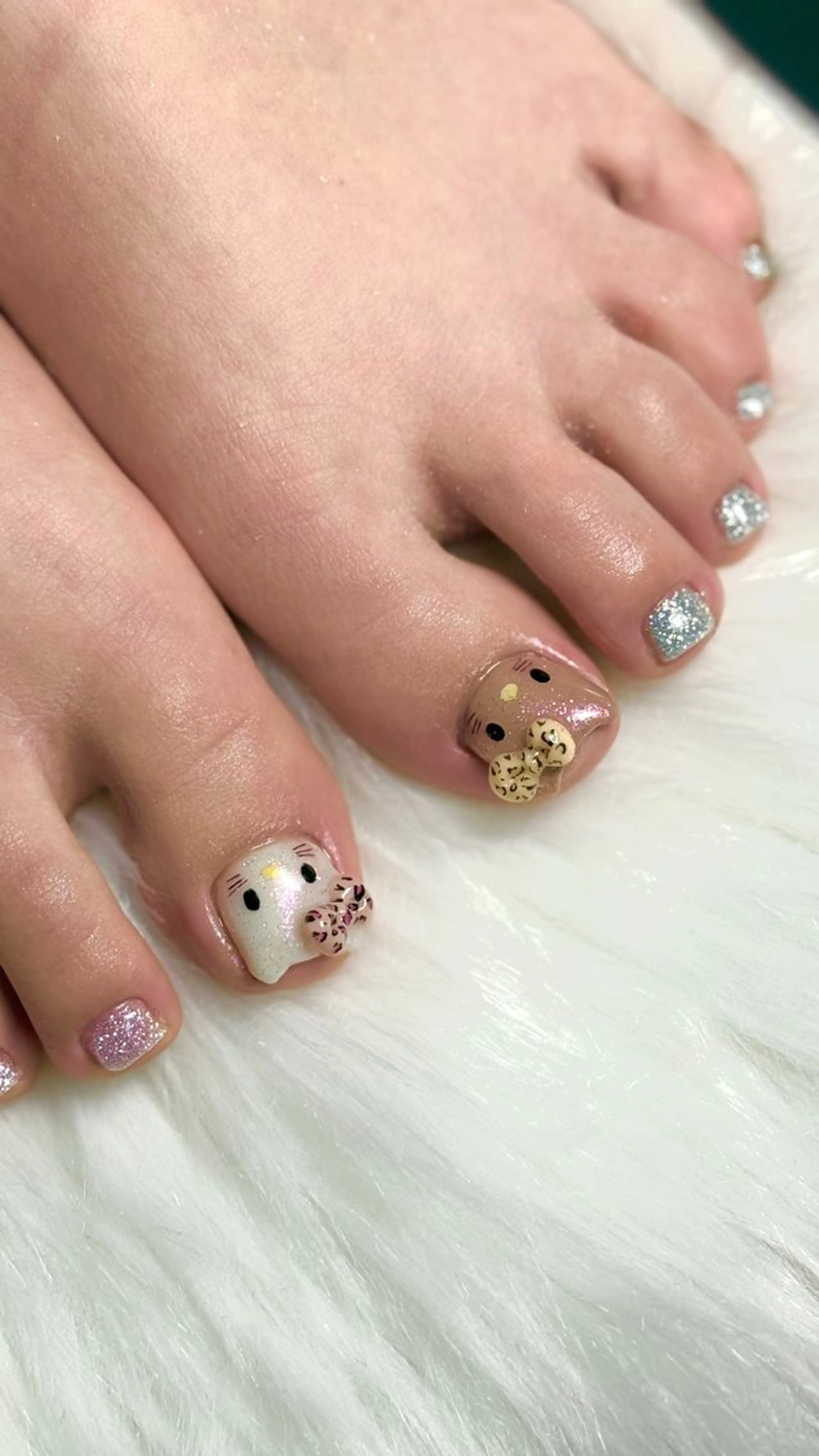 ネイル フットネイル ルシイ🎀新宿長さ 出しパーツ専門店のネイルデザイン