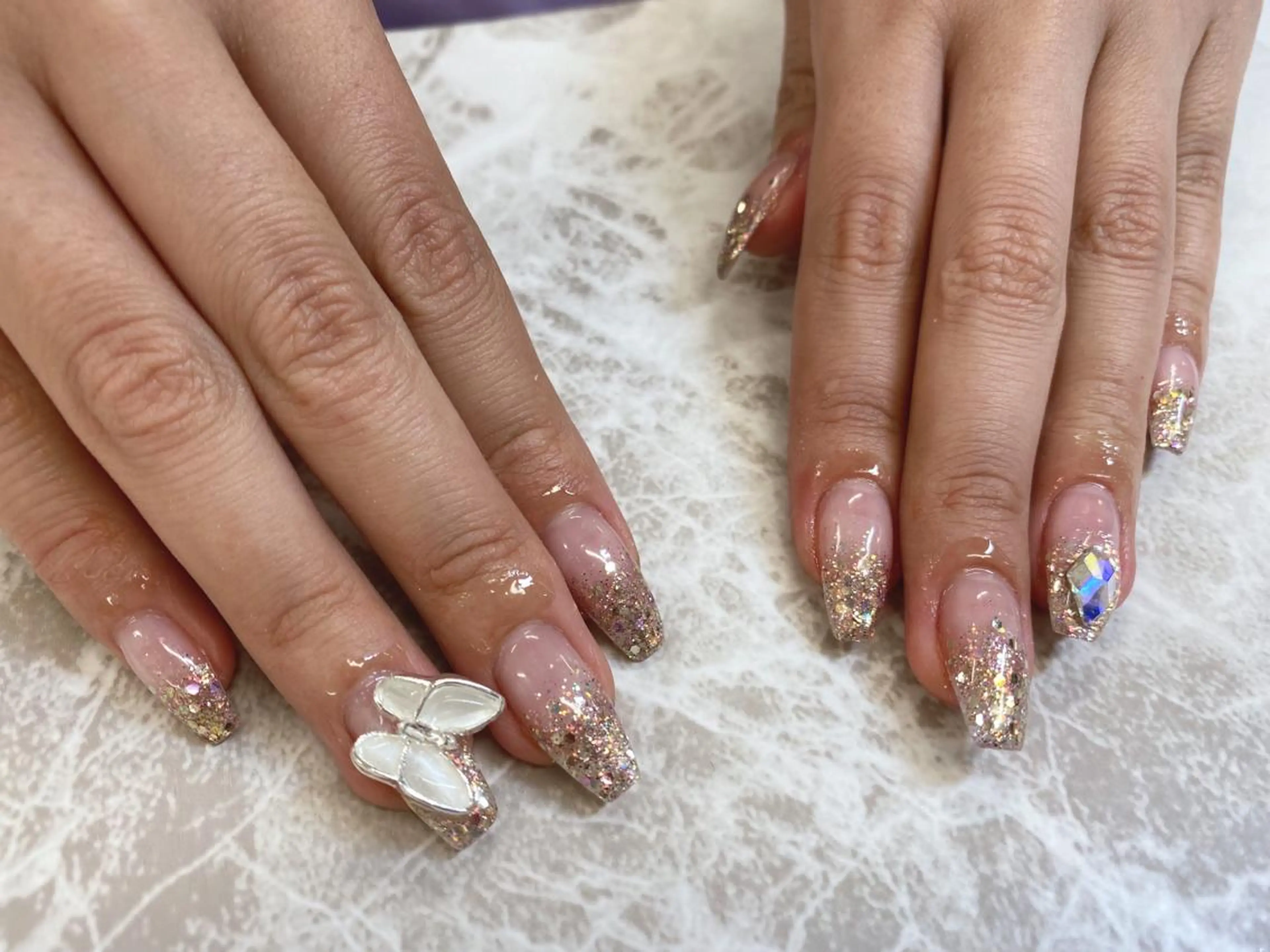 ネイル グラデーション キラキラネイル ラメ(グリッター) ラメグラデーション シンプルネイル ハンドネイル salon  Lilou所属・salon Lilouのネイルデザイン