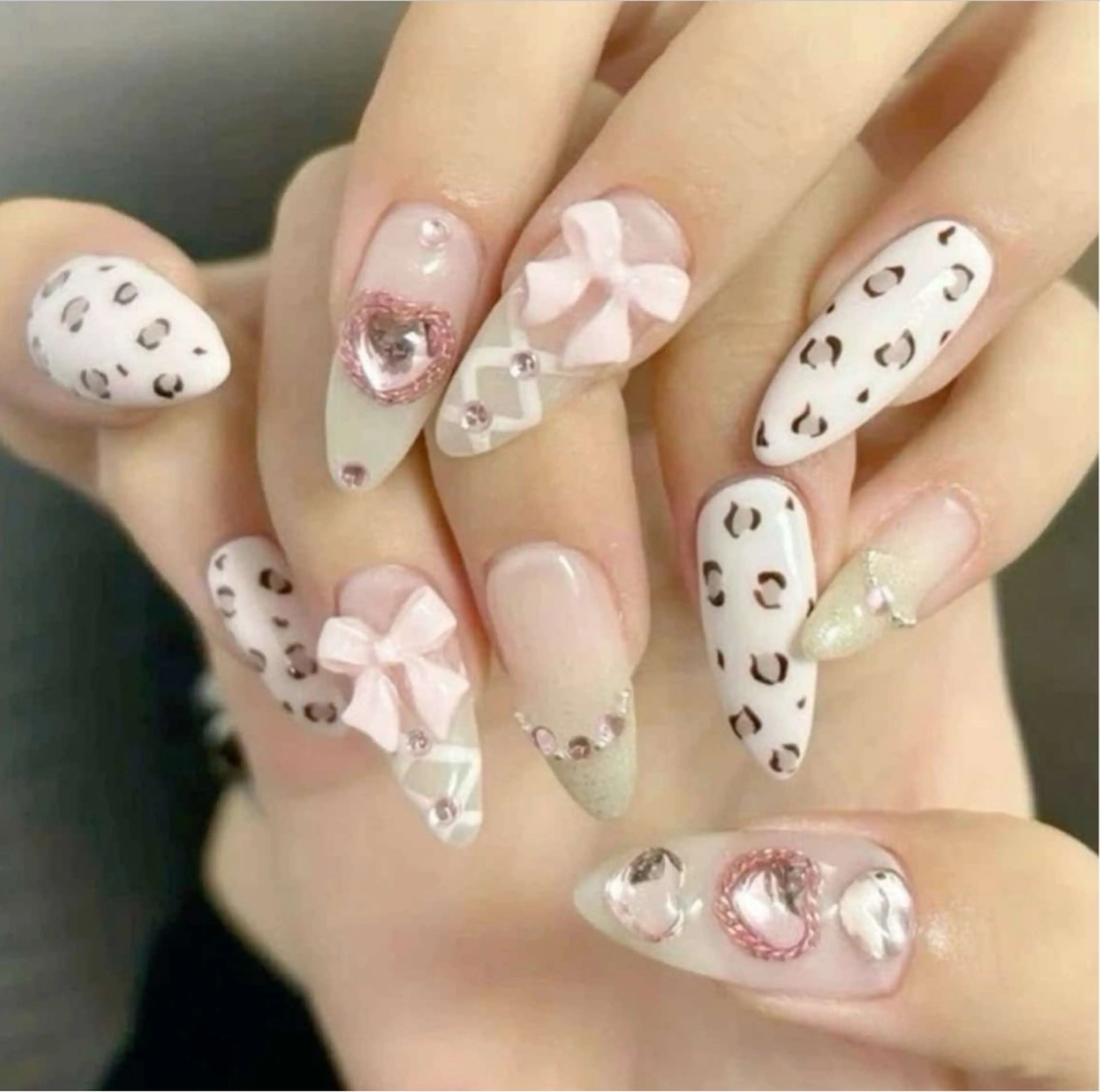 ネイル 成人式 ロングネイル マグネットネイル 大理石ネイル(マーブル) リボン ハンドネイル Amee Nail Salonのネイルデザイン