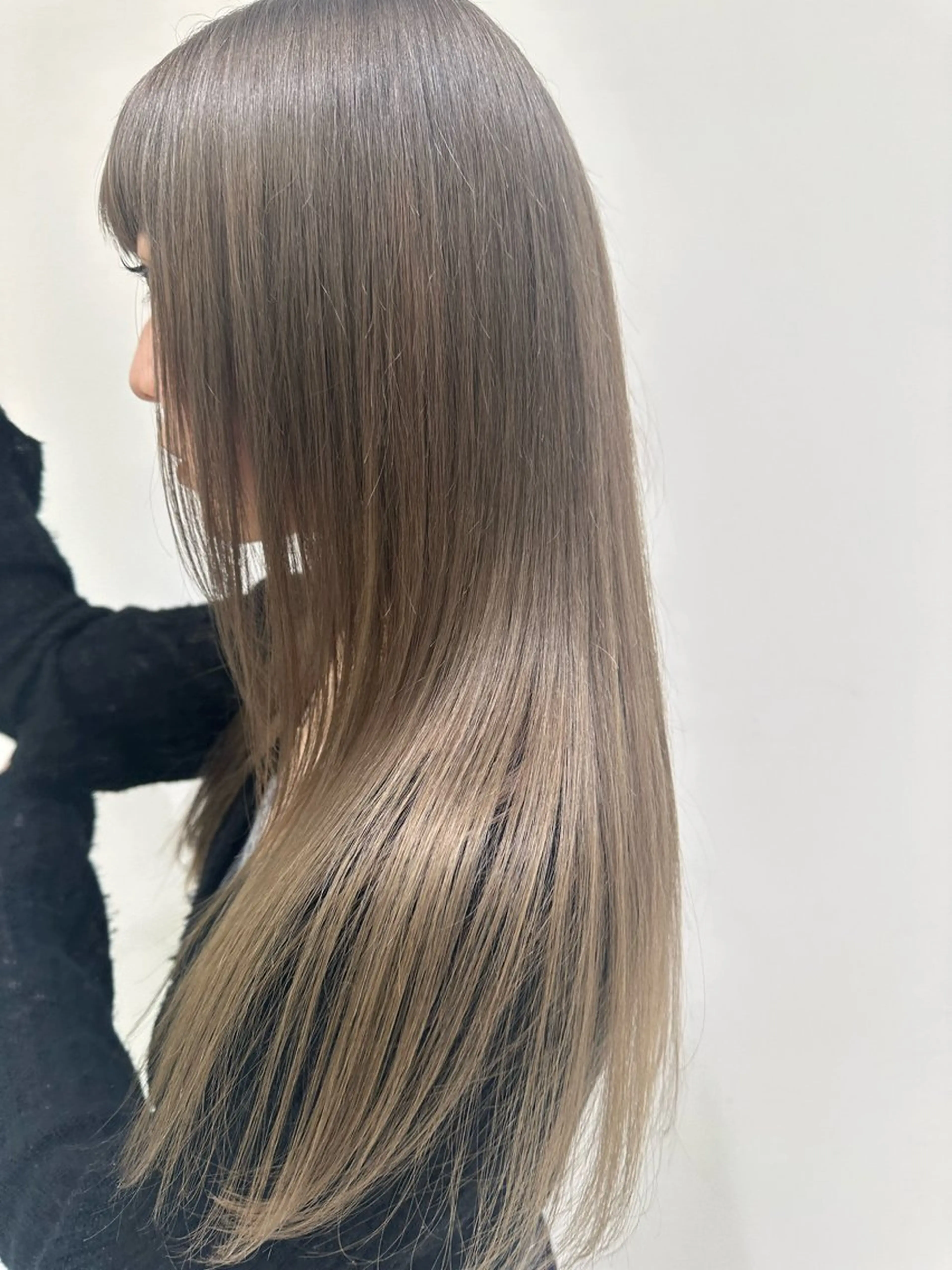 ロング カラー ブリーチ グレージュ オリーブグレージュ オリーブグレー エスポワール所属・YUSHI HORIUCHIのヘアスタイル
