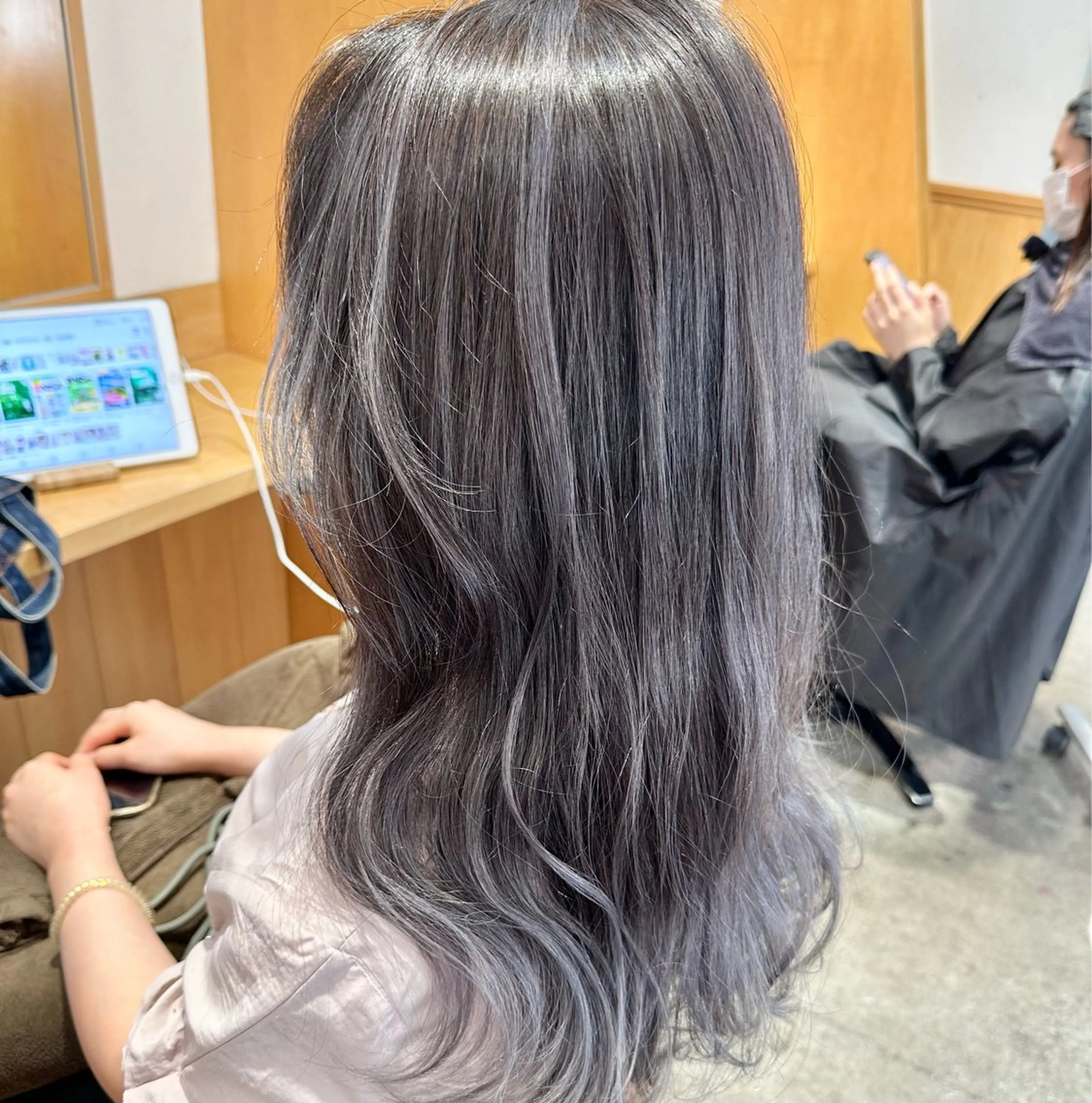 ロング ヘアカラー 🌈神バズり 100%色🌈のヘアスタイル