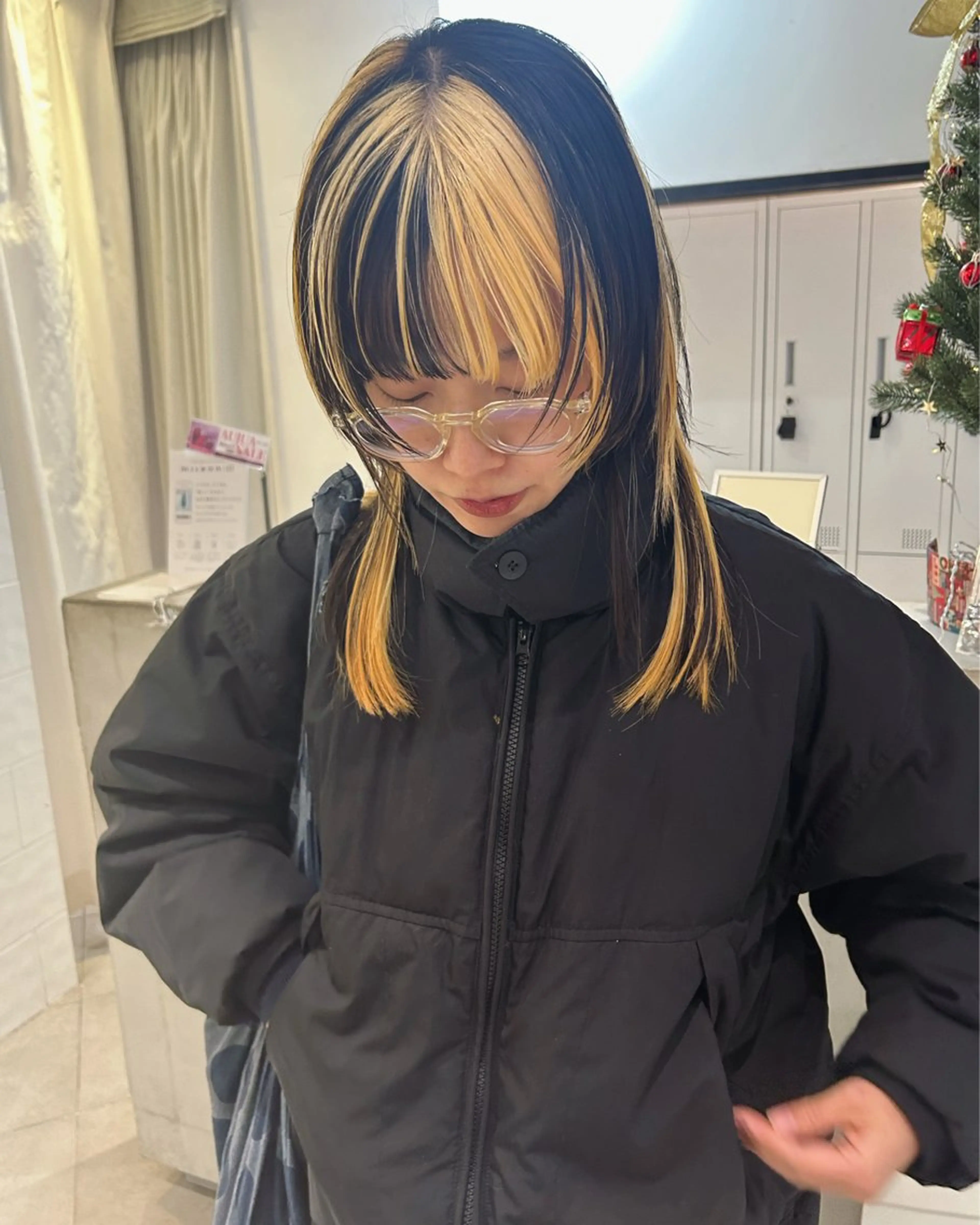 セミロング カラー ブリーチ ケアブリーチ レイヤーカット ウルフカット ウルフレイヤー カット ヘアカラー トリートメント Loom.所属・村上雅人 ナチュラルモードのヘアスタイル