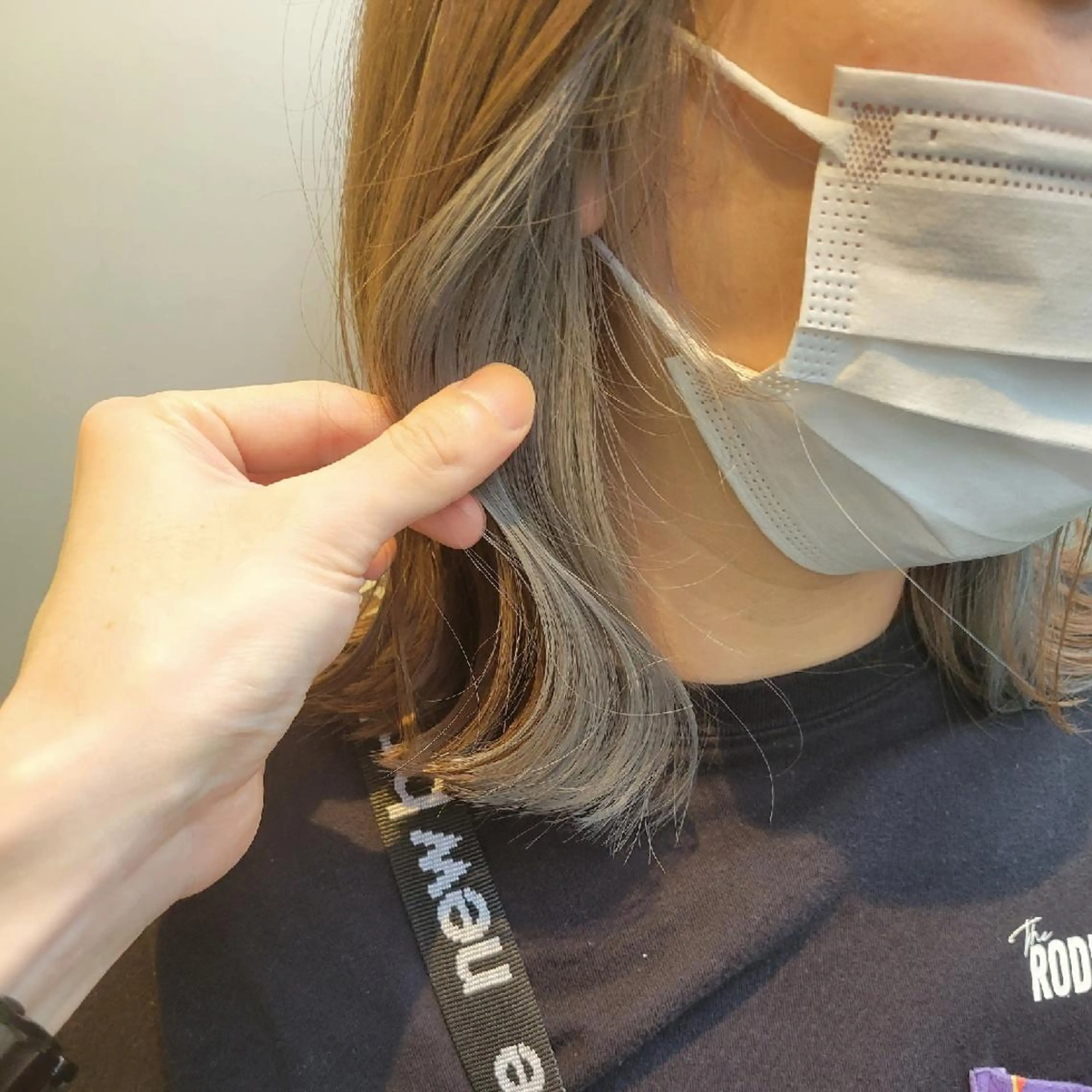 ミディアム カラー イヤリングカラー インナーカラー シルバー カット ヘアカラー トリートメント レイヤー/ショート /山田譲治✂️のヘアスタイル