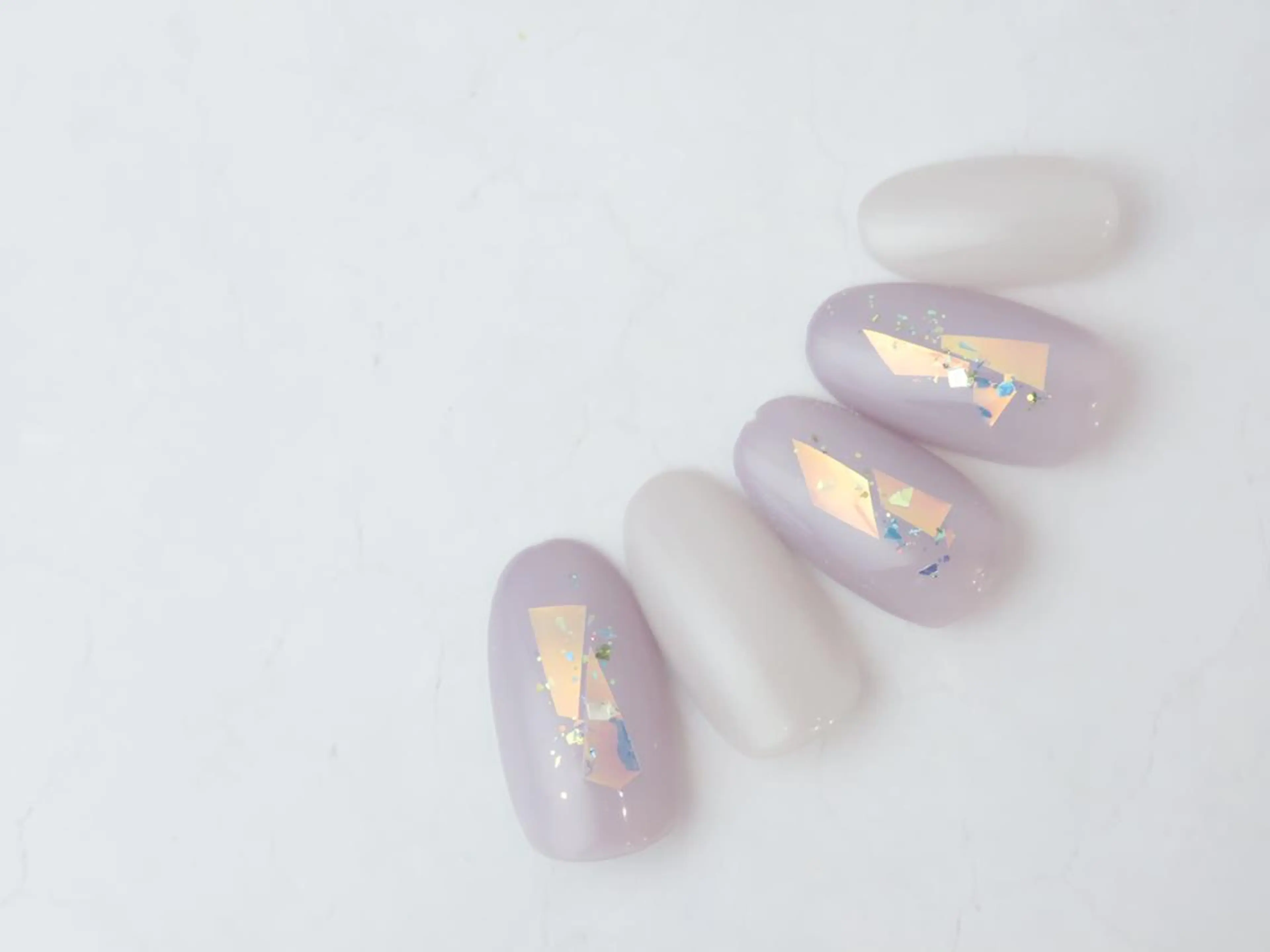 ネイル オーロラネイル フラッシュネイル ミラーネイル ニュアンスネイル オフィスネイル ネイル＆まつ毛パーマ マニネイル碑文谷店のネイルデザイン