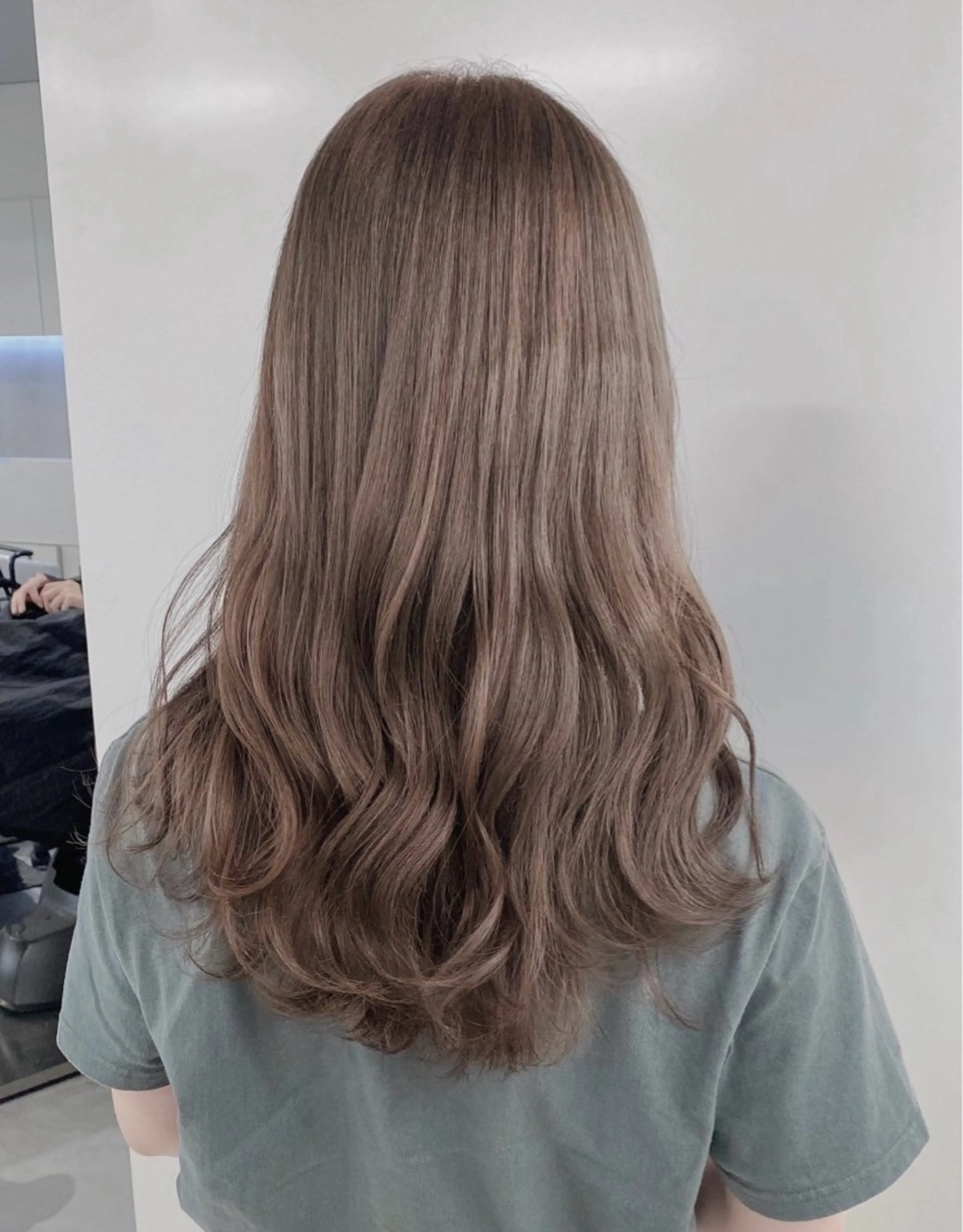 ロング ヘアカラー ベージュ/グレージュ 🧸あやか/表参道のヘアスタイル