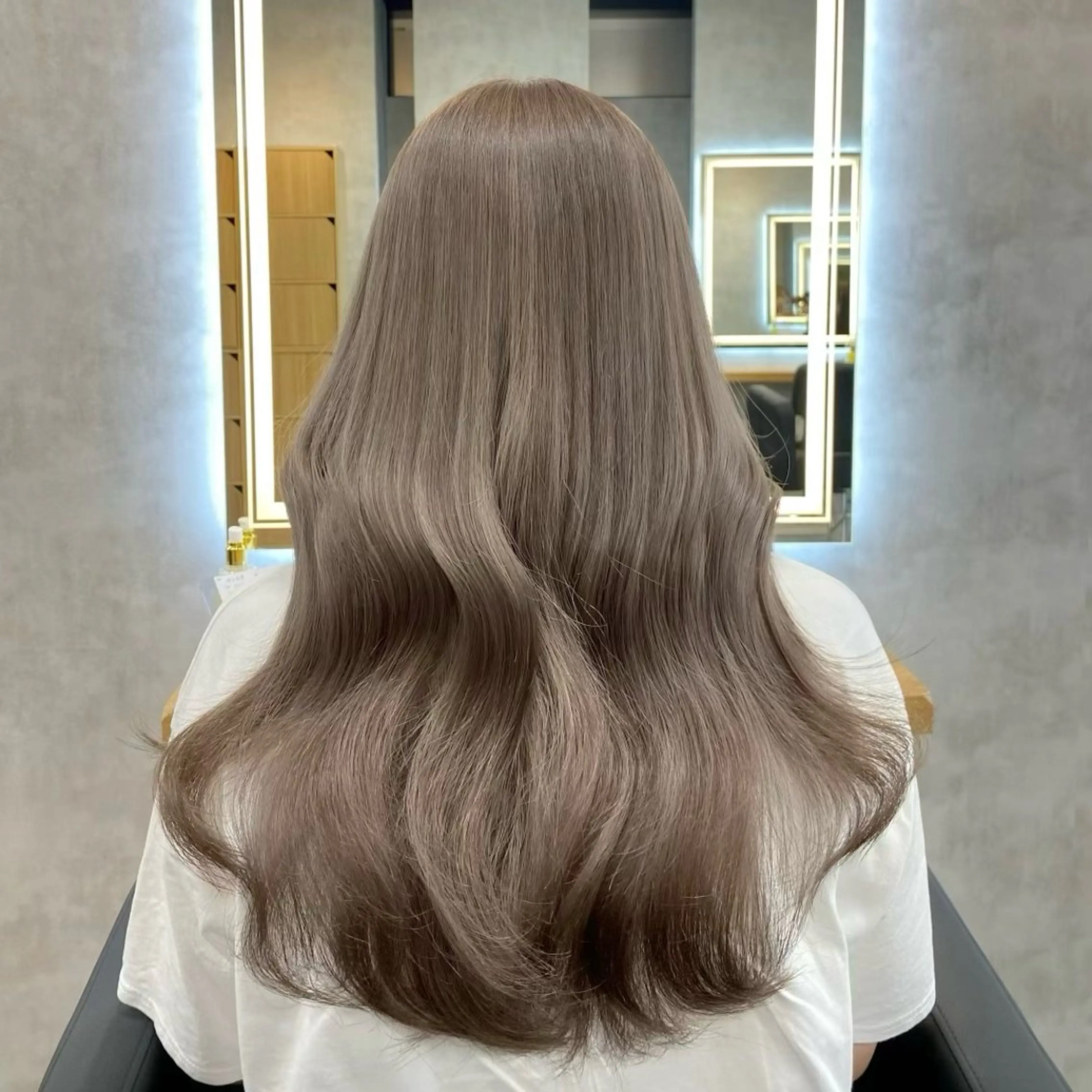 ロング カラー ベージュカラー ミルクティーベージュ ヘアカラー トリートメント ヘッドスパ ヘアセット 淡色/ワンホンヘア 🤍MINORIのヘアスタイル