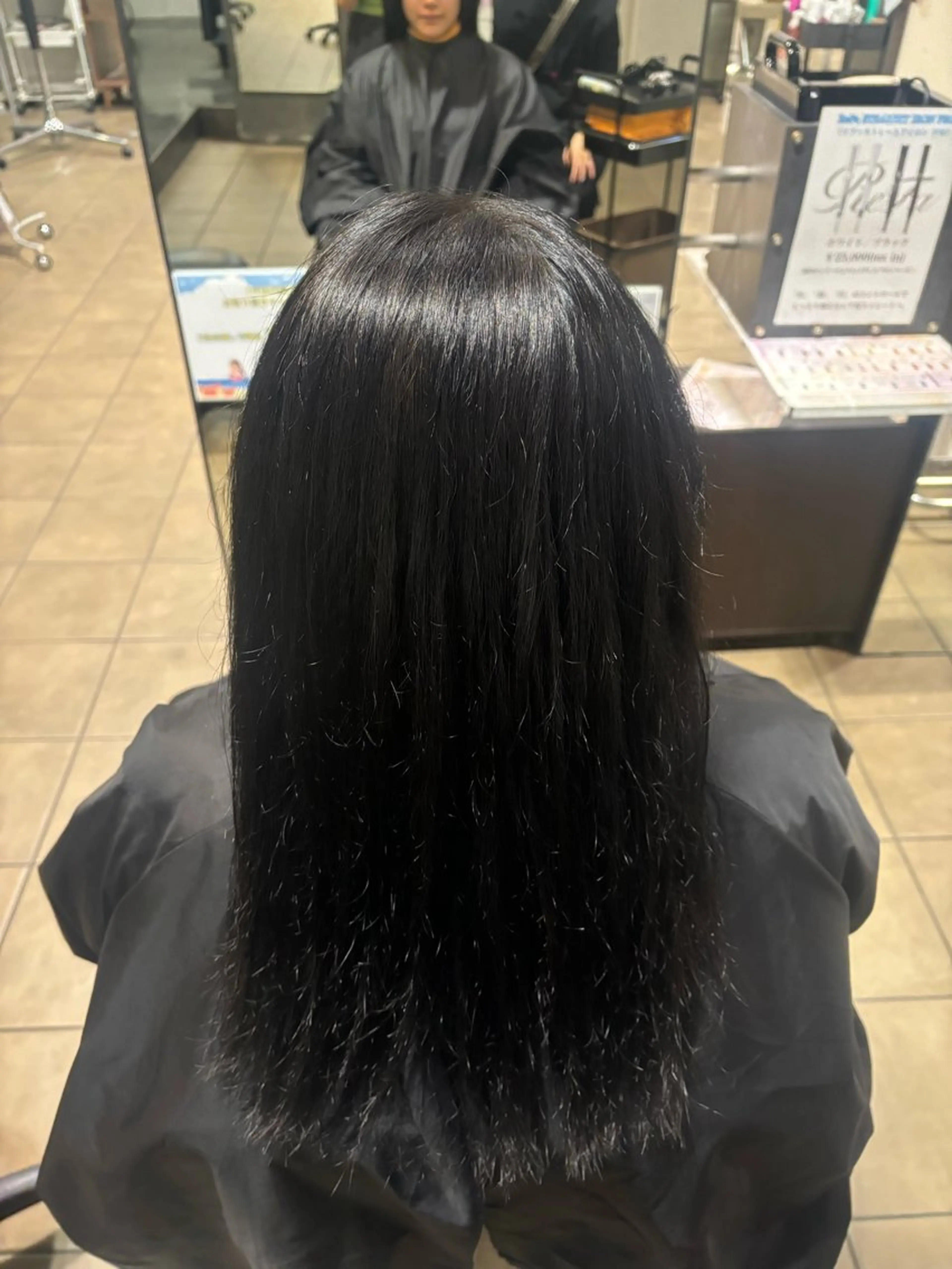 セミロング カラー 黒髪 グレージュ 茶谷 沙穂のヘアスタイル