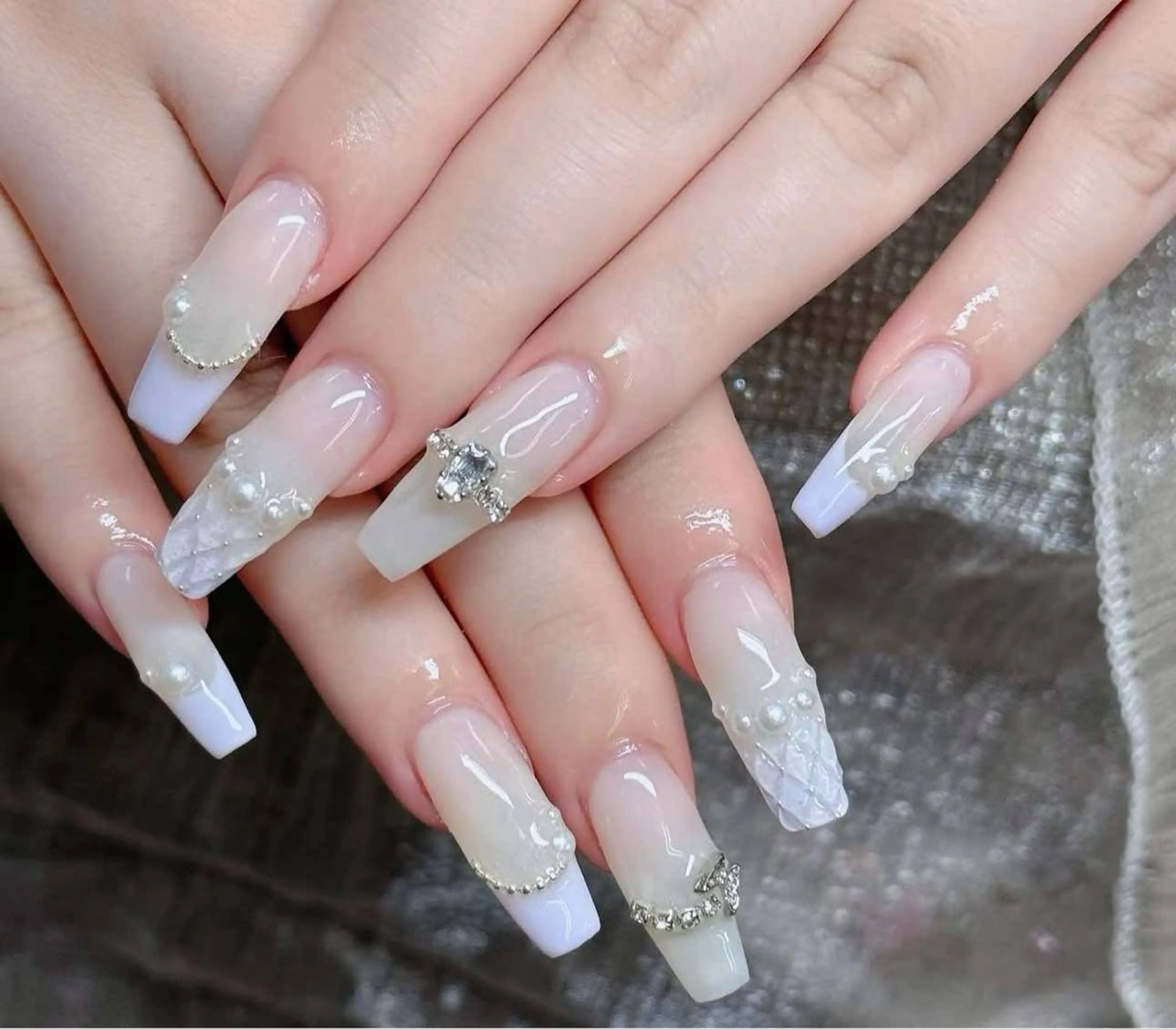 ネイル フレンチネイル ジェルネイル ガラスフレンチ ハロウィン ハート ハンドネイル H.baby Nail Salonのネイルデザイン