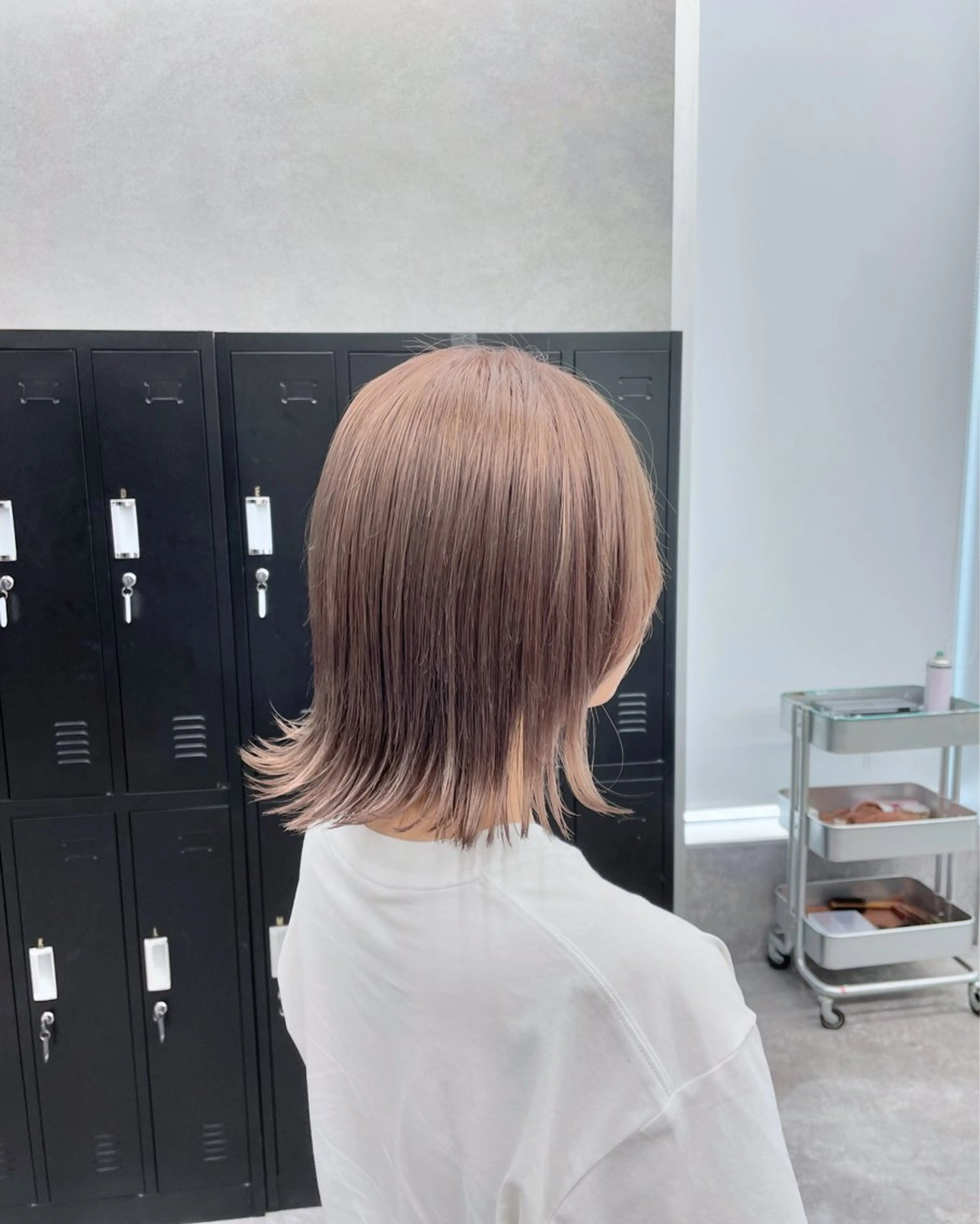 ショート カラー ヘアアレンジ ベージュカラー ブリーチ ハイトーンカラー ミルクティーベージュ ホワイトベージュ エフェクトブリーチ 神戸 三宮 麟太郎のヘアスタイル