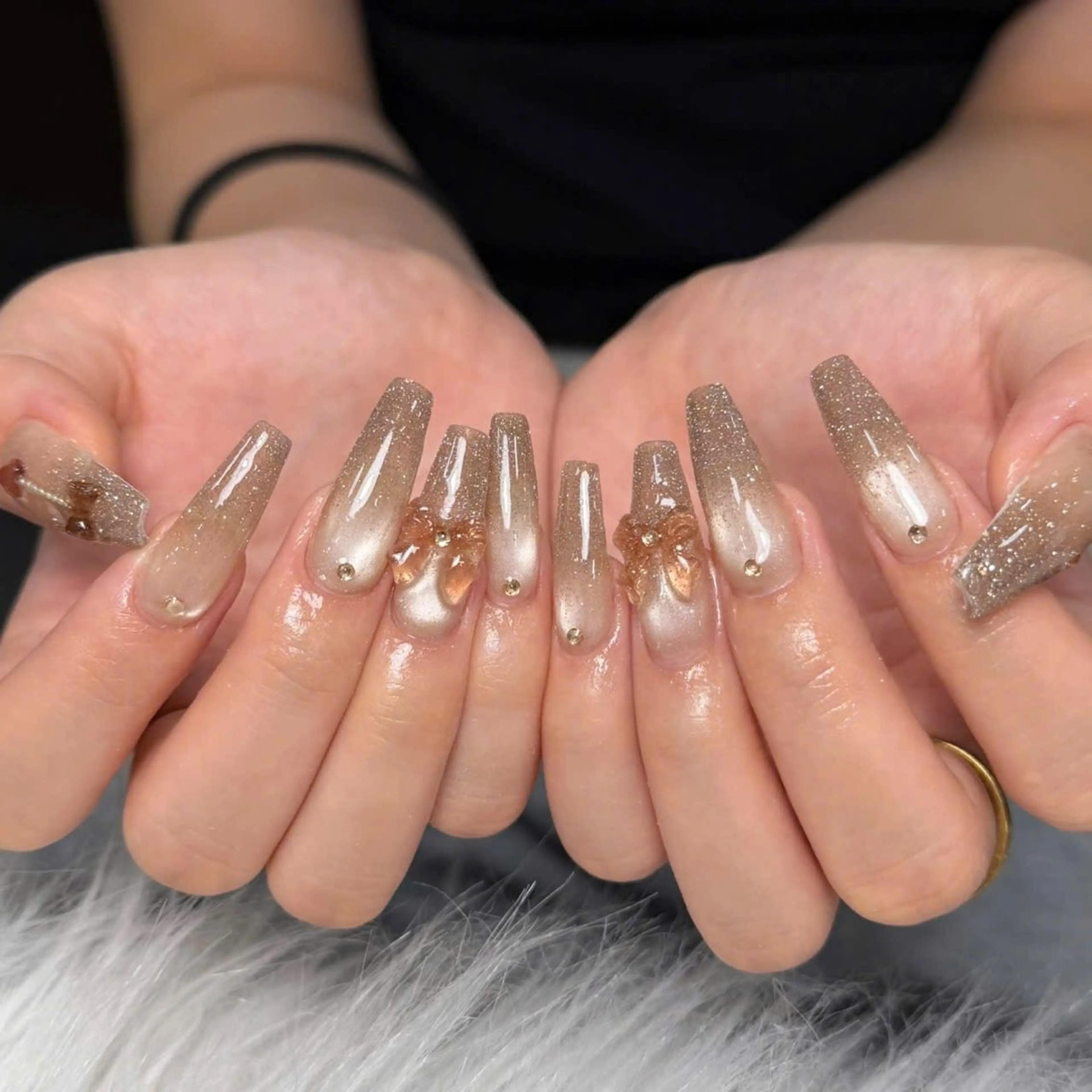 ネイル オーロラネイル フットネイル フレンチネイル ジェルネイル ガラスフレンチ Michi_Nails_Salon所属・Michi Nail Staffのネイルデザイン