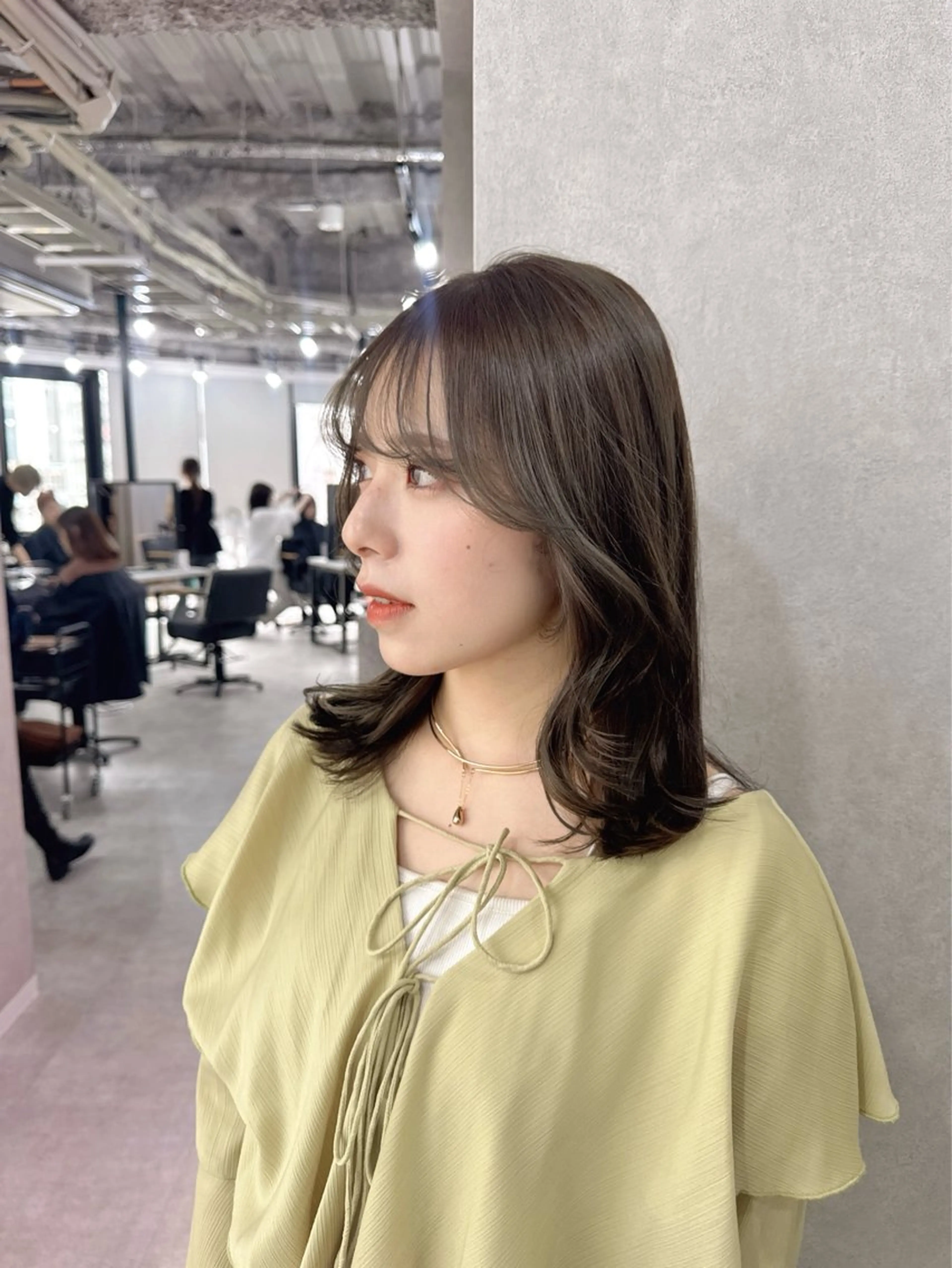 ロング カラー アッシュ アッシュブラウン ベージュカラー 黒髪 ブリーチ カット ヘアカラー トリートメント 赤み無し柔らかカラー 【梅田】madokaのヘアスタイル