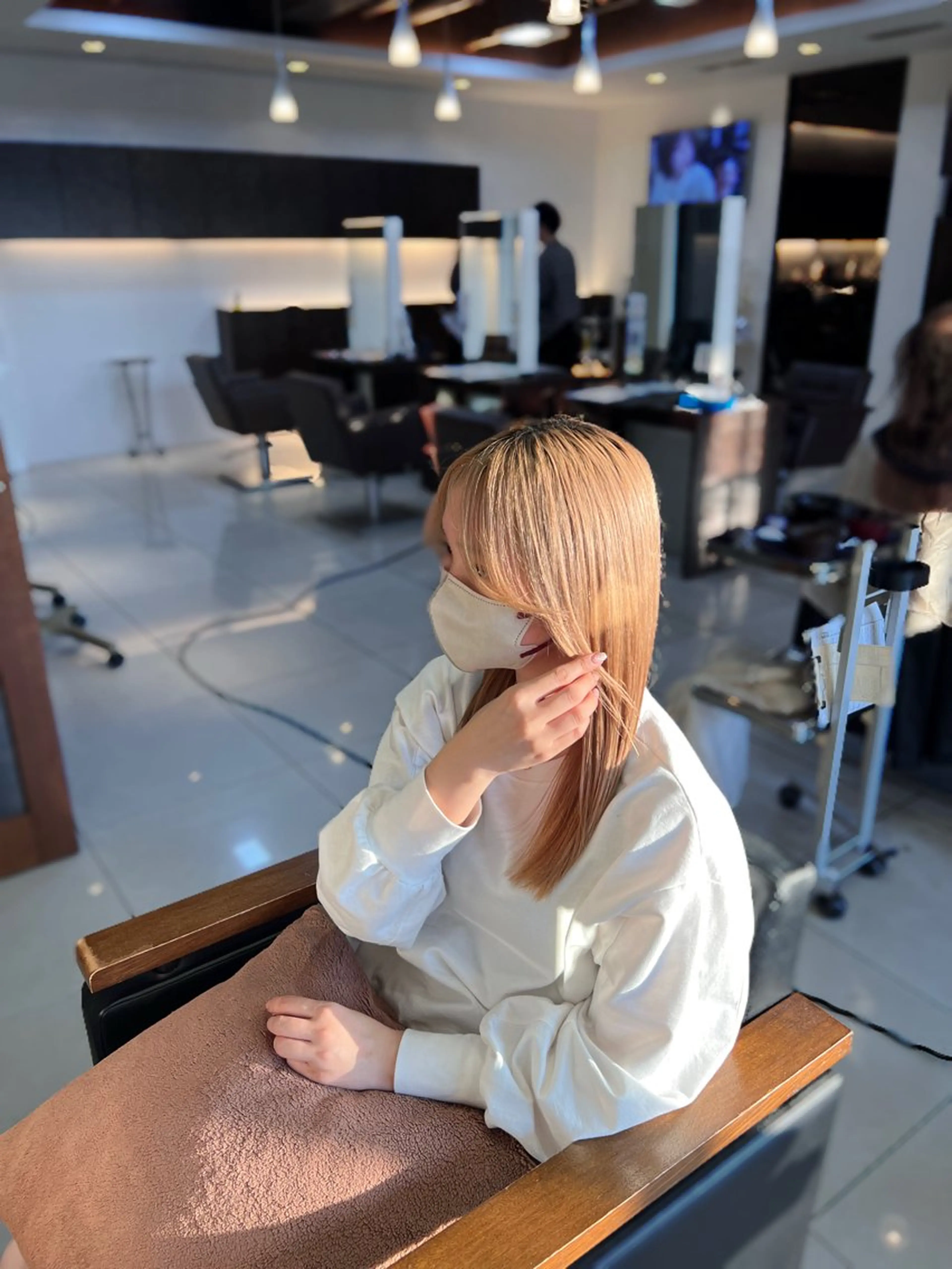 セミロング カラー 🩵ハイトーン🩵 緒方美柚のヘアスタイル